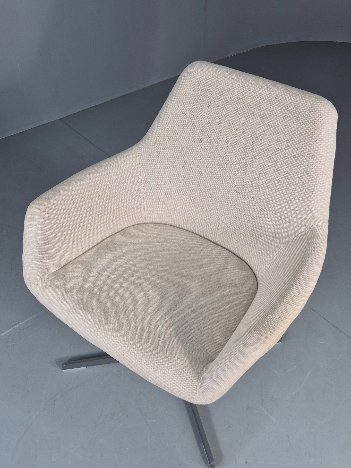 Vintage Swivel Tub Chair Hitch Mylius Modern Design Retro Cream EB12850