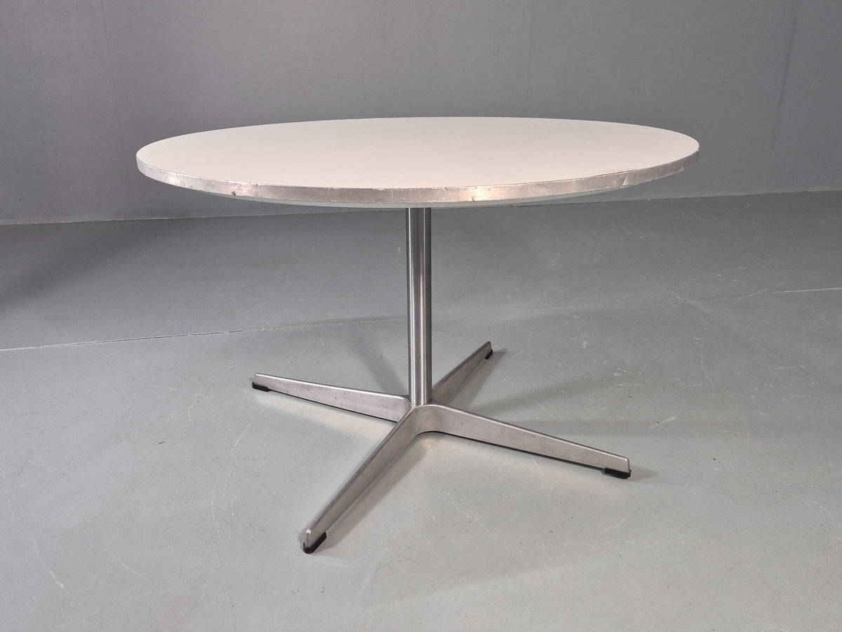 Vintage Fritz Hansen Circular Occasional Table Arne Jacobsen Design EB13001