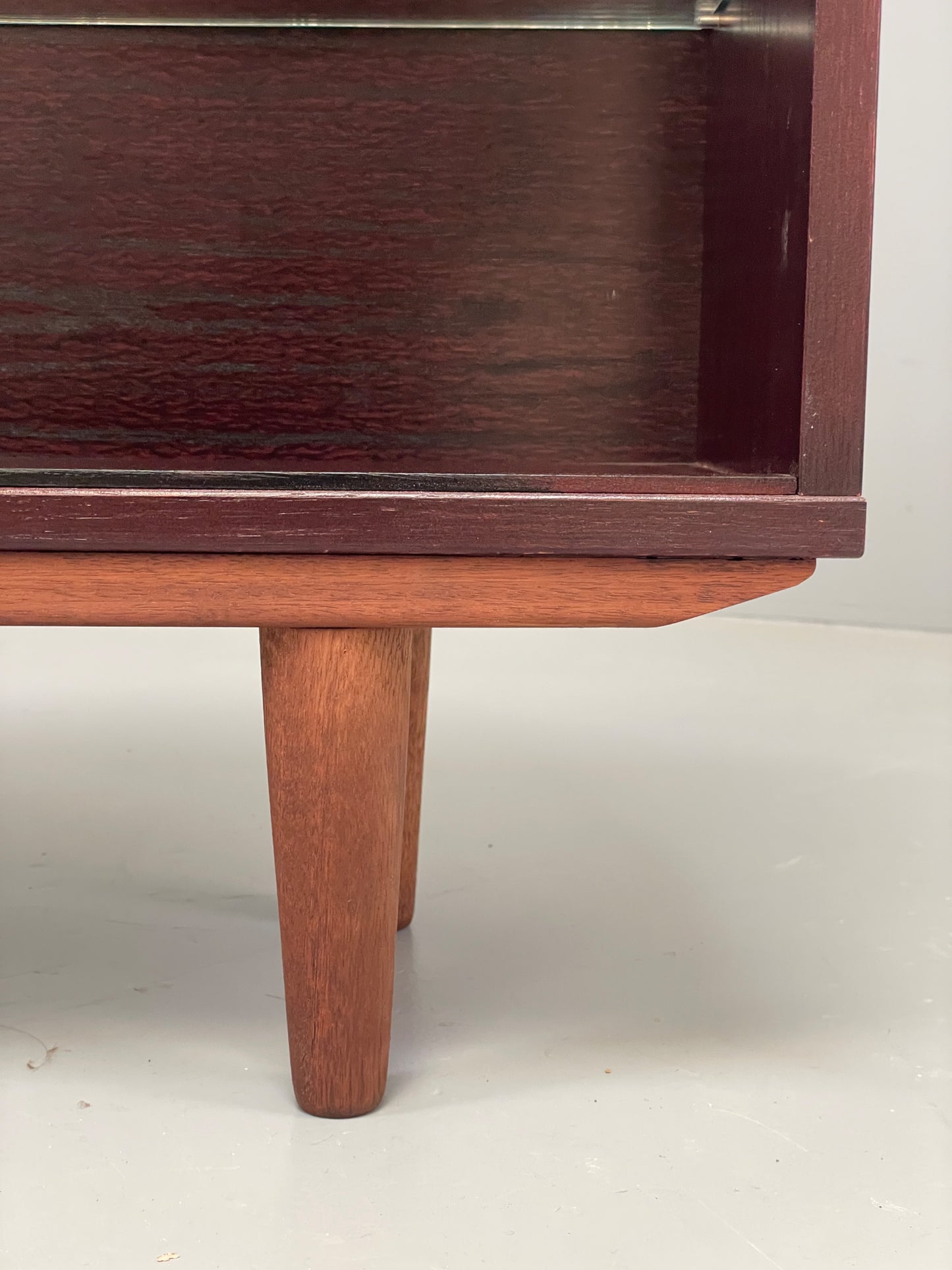 Vintage Dark Oak Bookcase Adjustable Glass Shelving By Beaver & Tapley EB112894