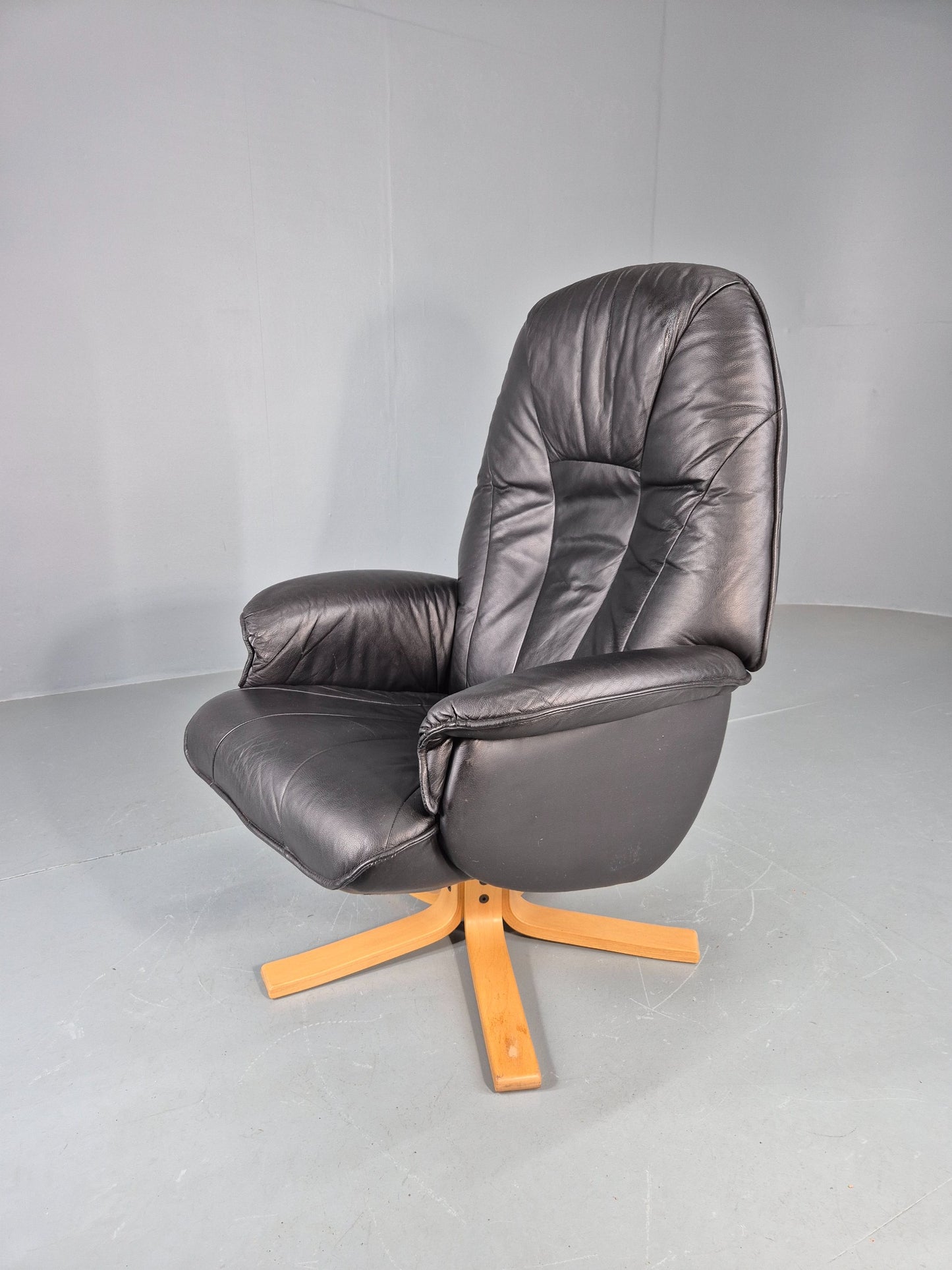 Vintage Leather Swivel Recline Armchair Black 1980s Design Retro EB12313