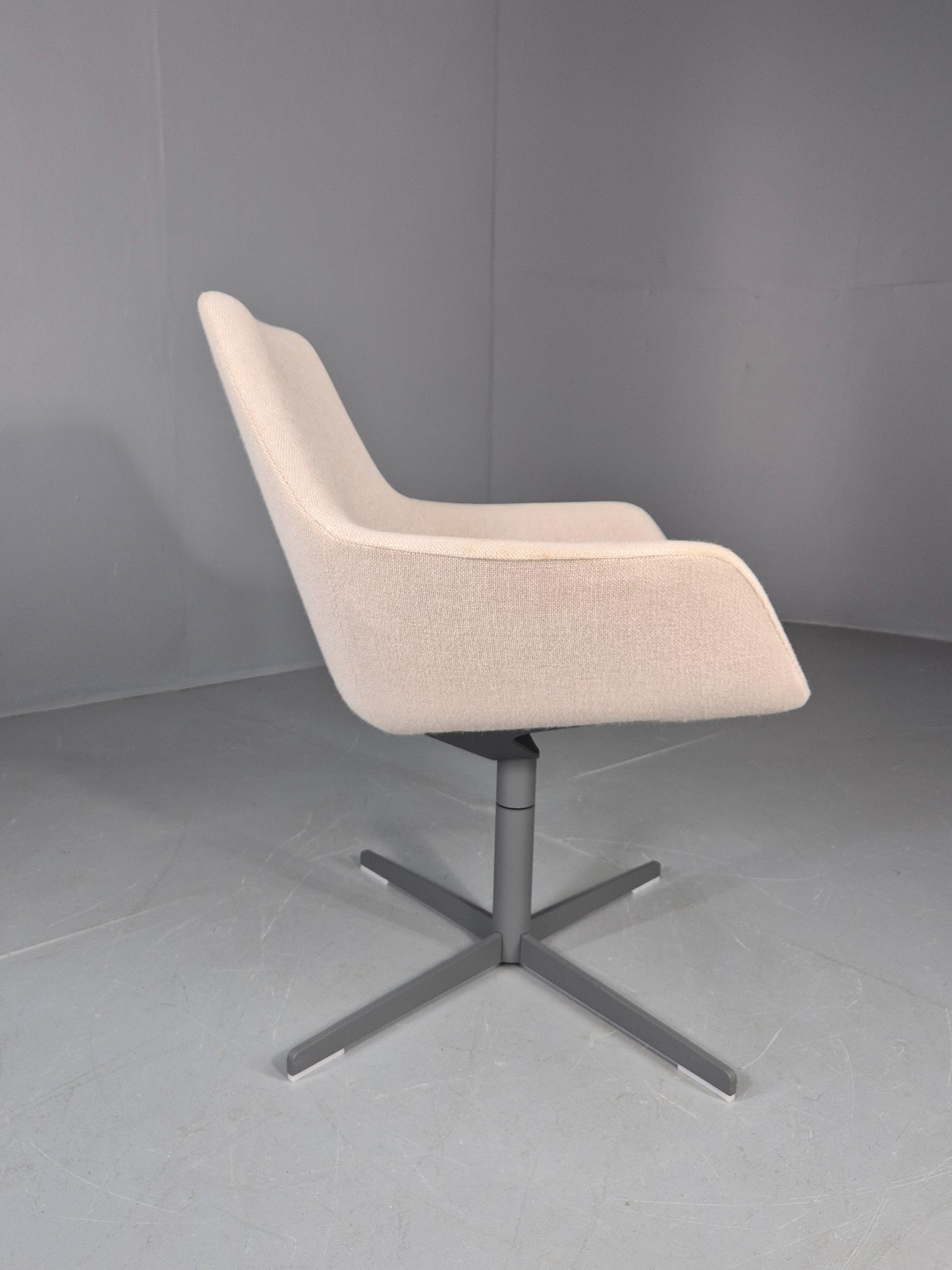 Vintage Swivel Tub Chair Hitch Mylius Modern Design Retro Cream EB12851
