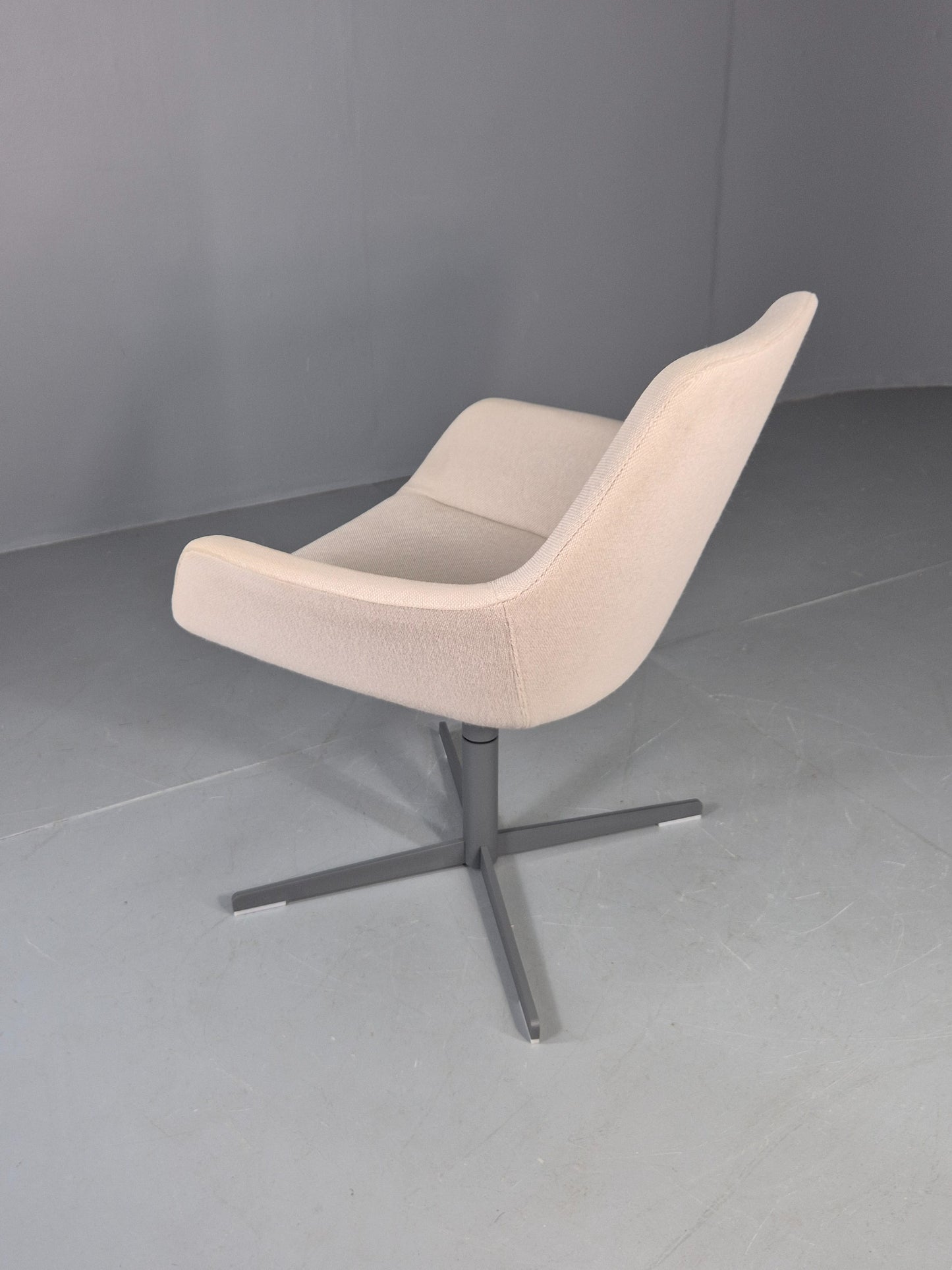 Vintage Swivel Tub Chair Hitch Mylius Modern Design Retro Cream EB12850