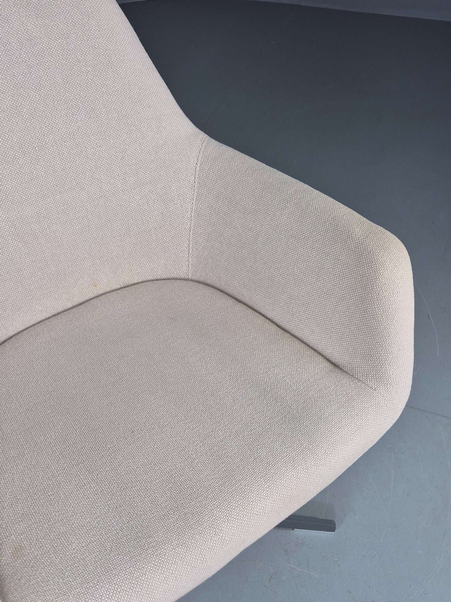 Vintage Swivel Tub Chair Hitch Mylius Modern Design Retro Cream EB12850