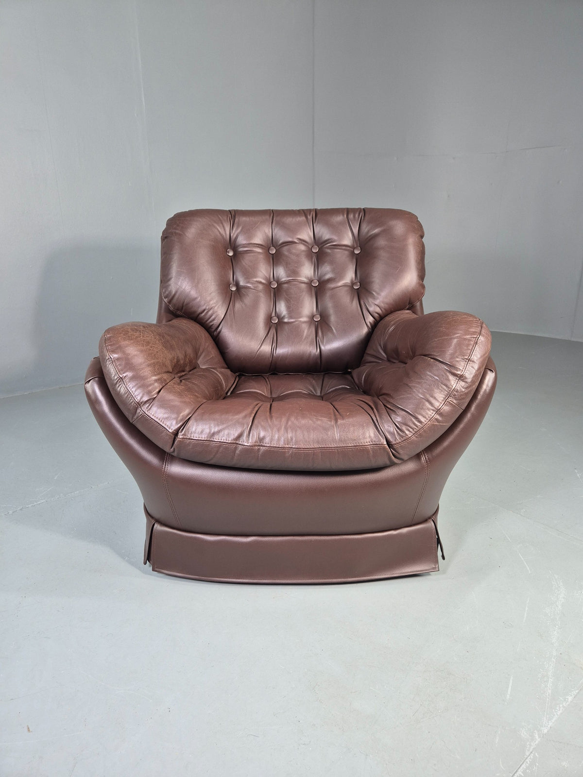 A Vintage Danish Leather and Vinyl Lounge Chair 1980s Retro MCM  EB13091