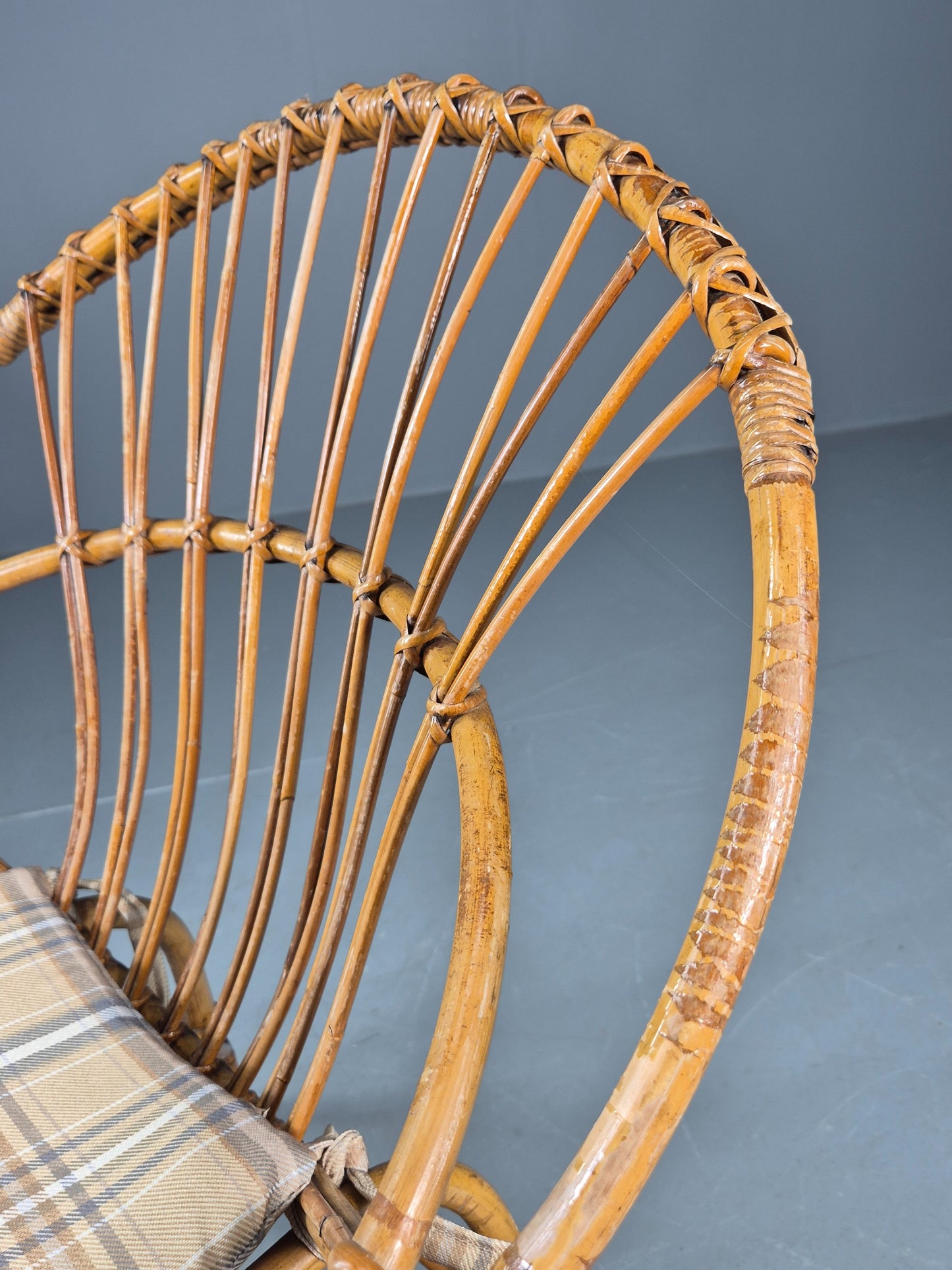 Vintage 1960s Cane Circle Tub Chair Tartan Cushion Retro EB10635