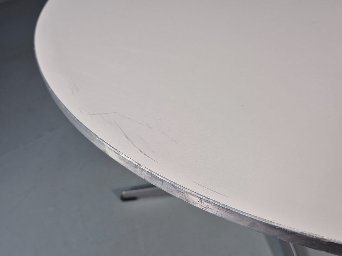 Vintage Fritz Hansen Circular Occasional Table Arne Jacobsen Design EB13001