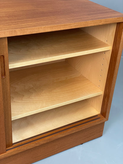 Vintage Hundevad Teak Sideboard Cabinet Danish Mid Century 1960s Shelves EB13103