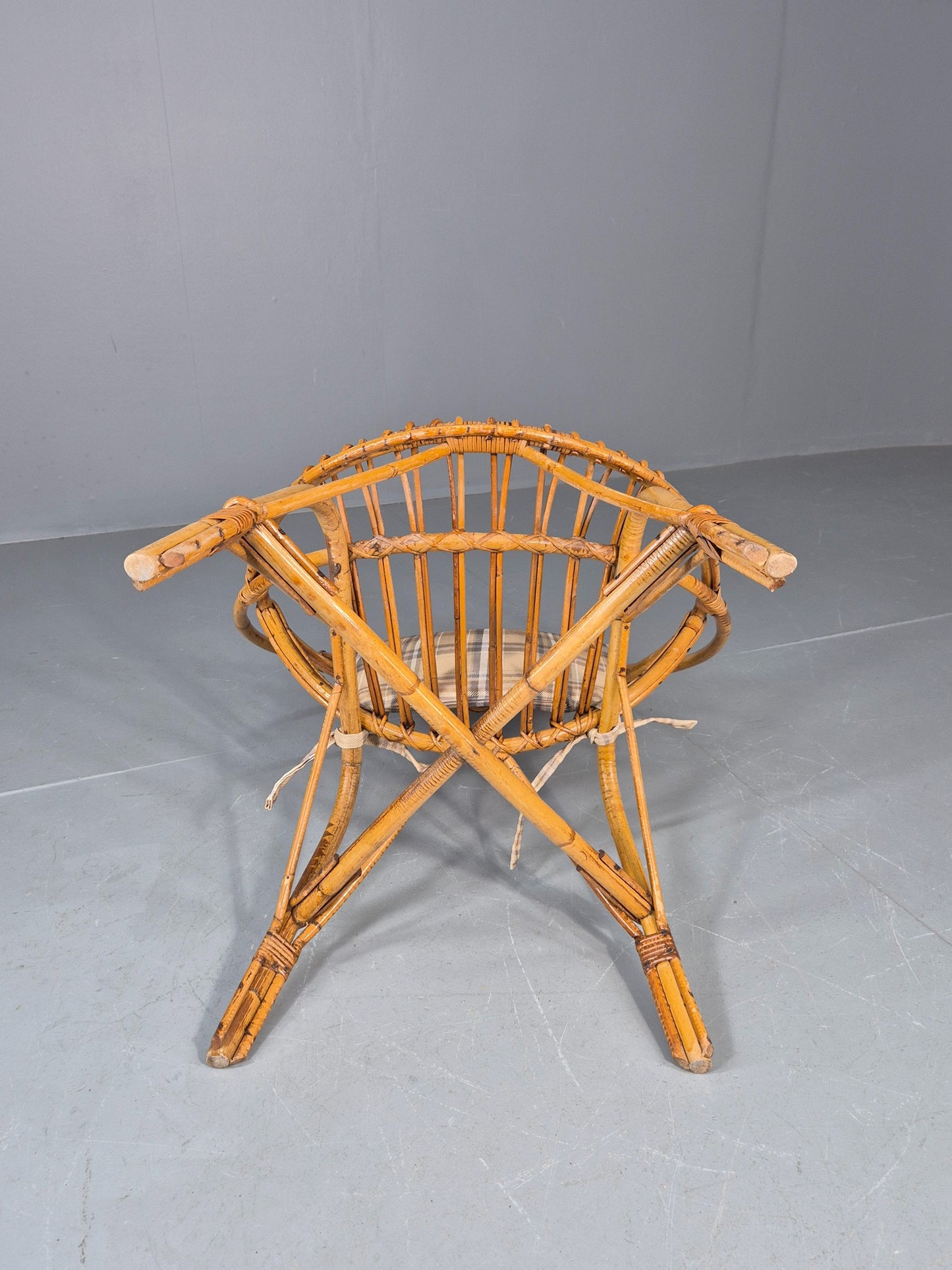 Vintage 1960s Cane Circle Tub Chair Tartan Cushion Retro EB10635