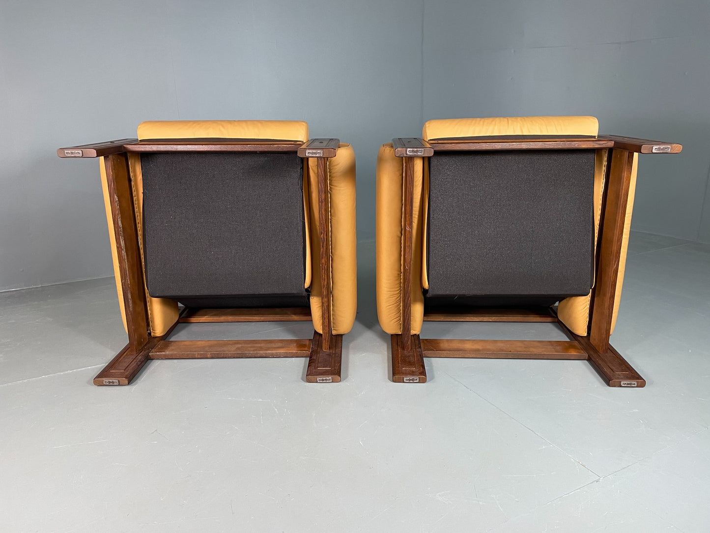 2 Vintage Ekornes Lounge Chairs Caramel Leather 1980s Retro MCM EB06937