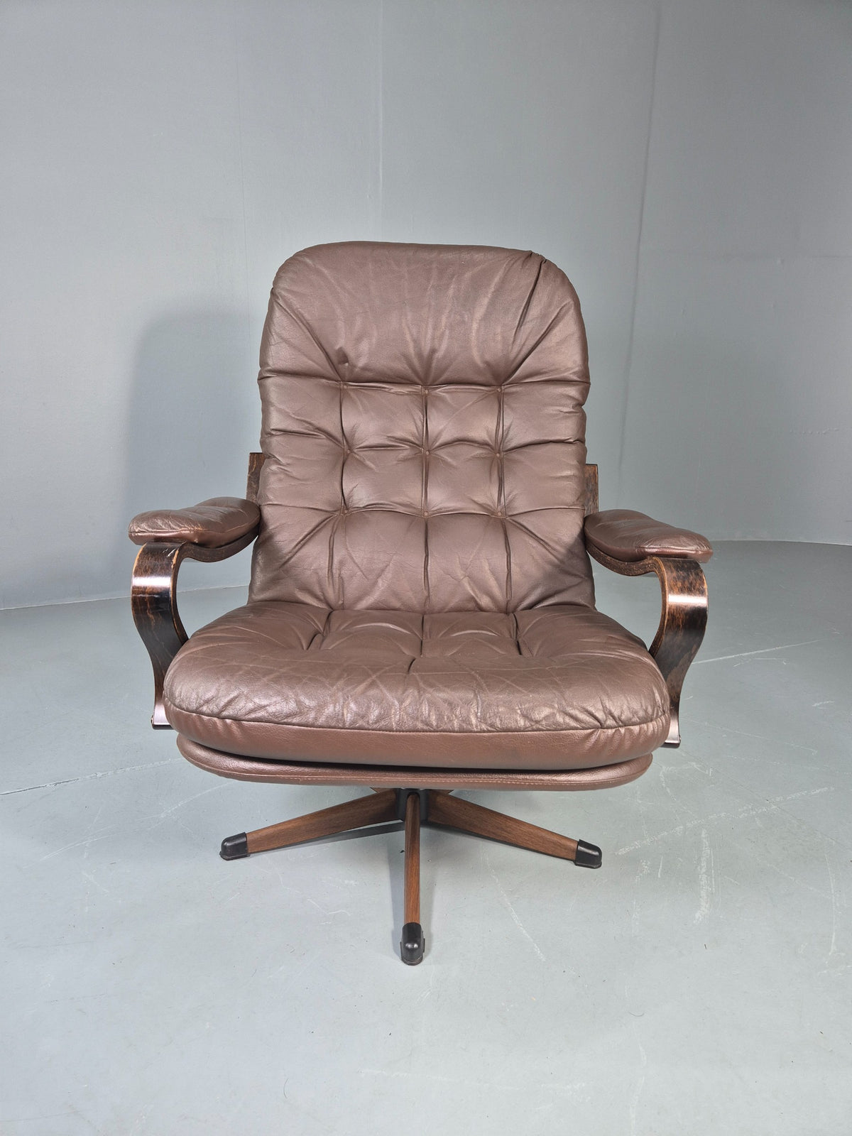 Vintage Danish Leather Swivel Based Lounge Chair 80s Retro Mid Century EB13086