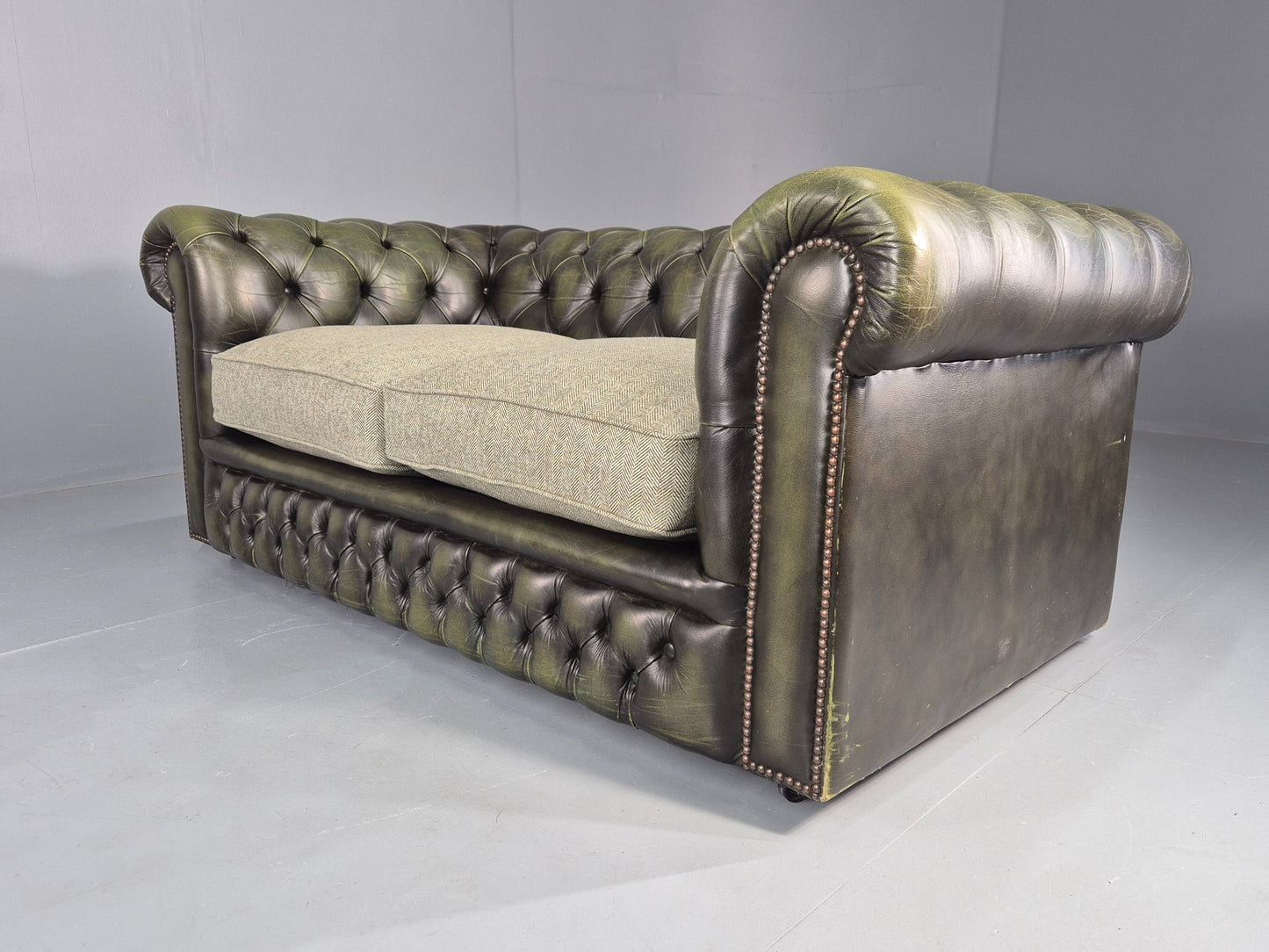 Vintage 2 Seater Sofa Green Chesterfield New Cushions Classic  EB11937