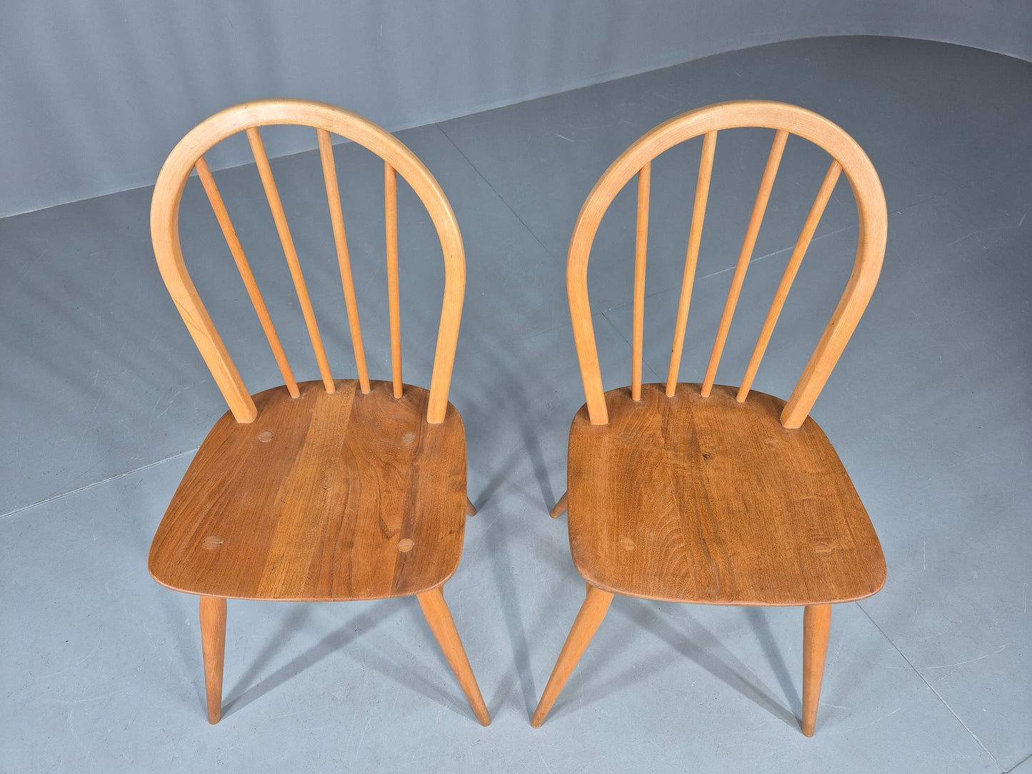 2 Ercol Windsor Chairs Elm and Beech 4 Stick Model 1960s Retro EB12269