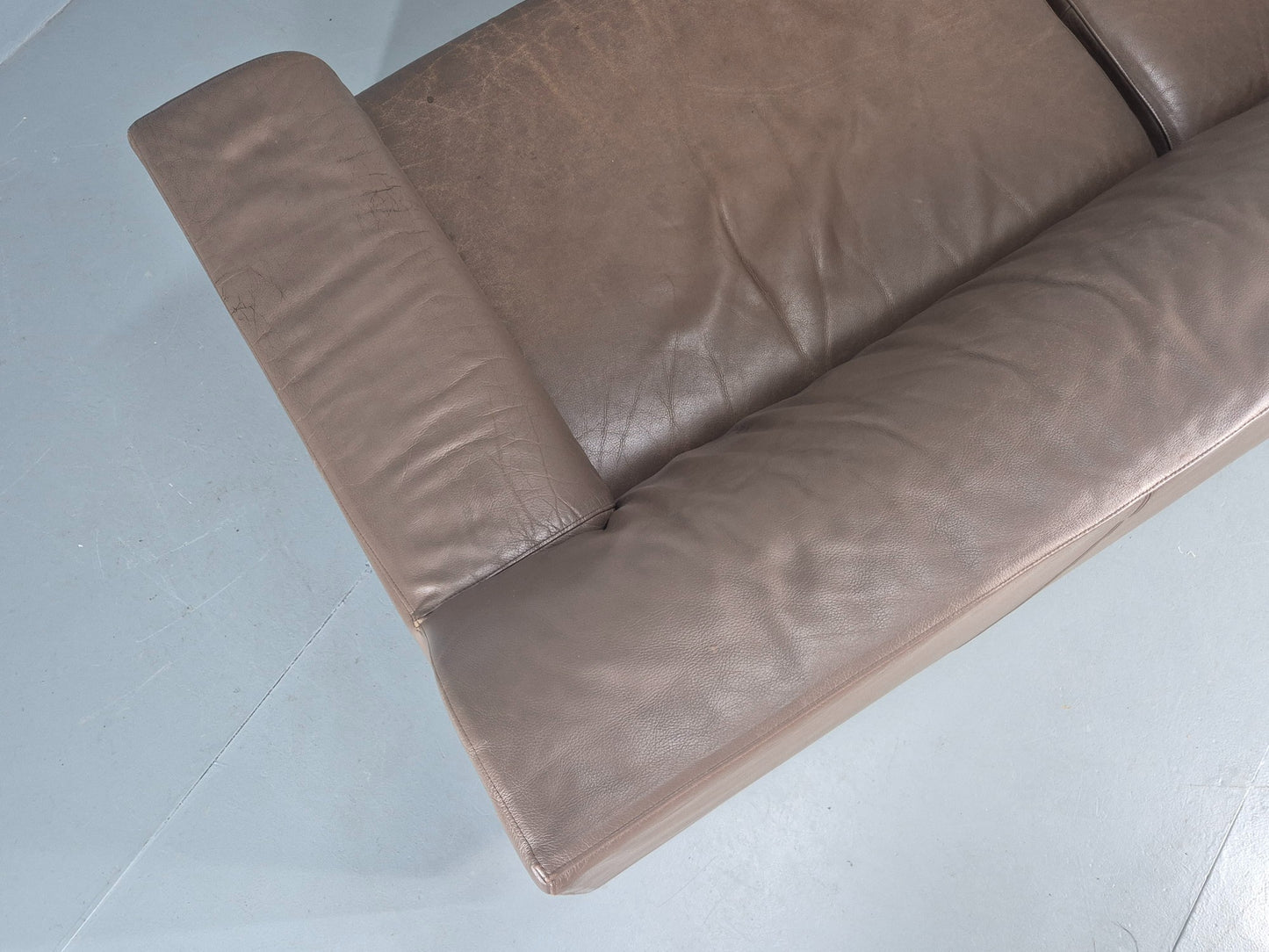 Vintage 3 seater sofa Leather Upholstery Modern Design EB12478