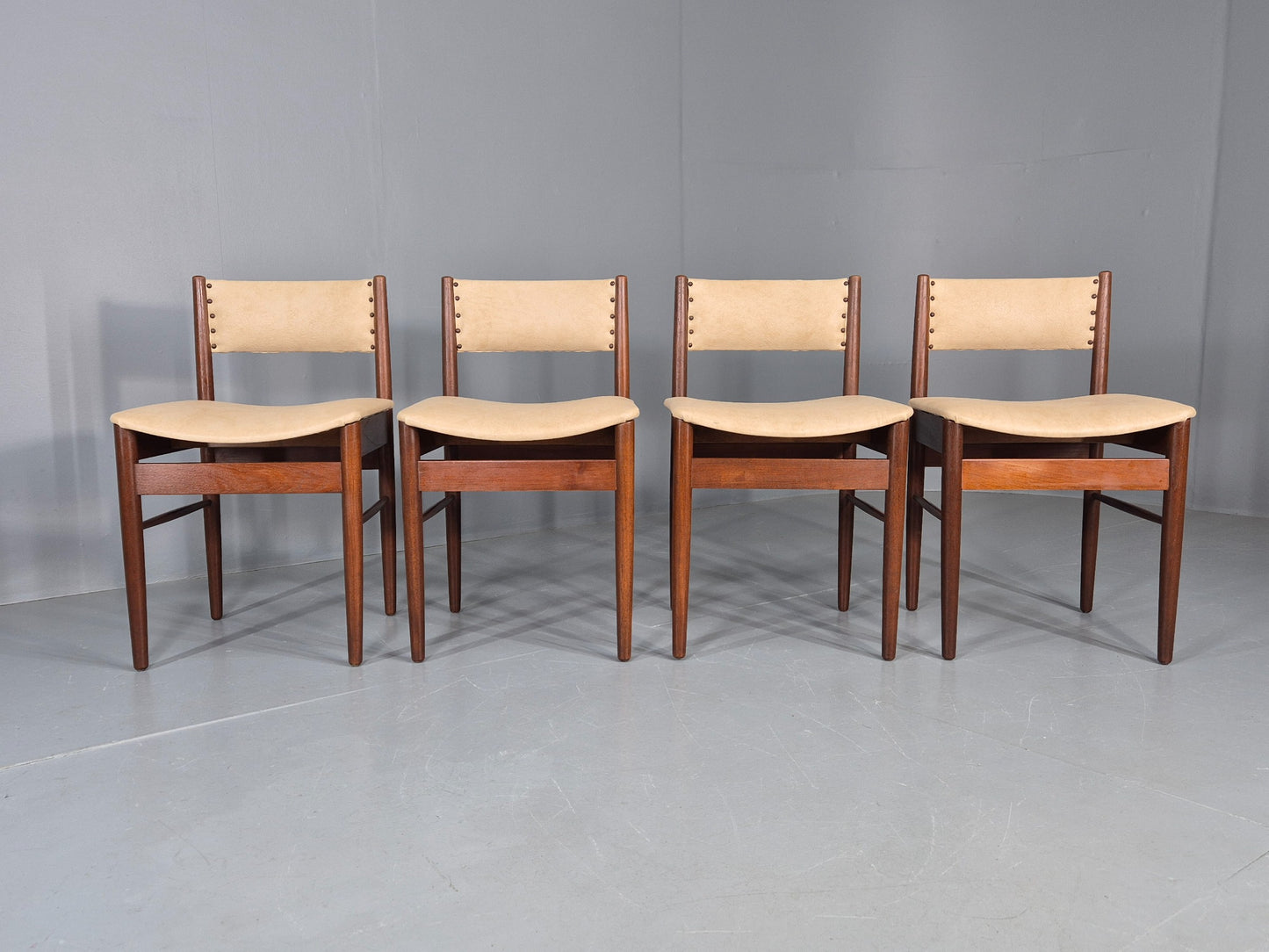 4 Vintage Scandart Dining Chairs Cream Vinyl Teak Frame 1960s MCM Retro EB12188