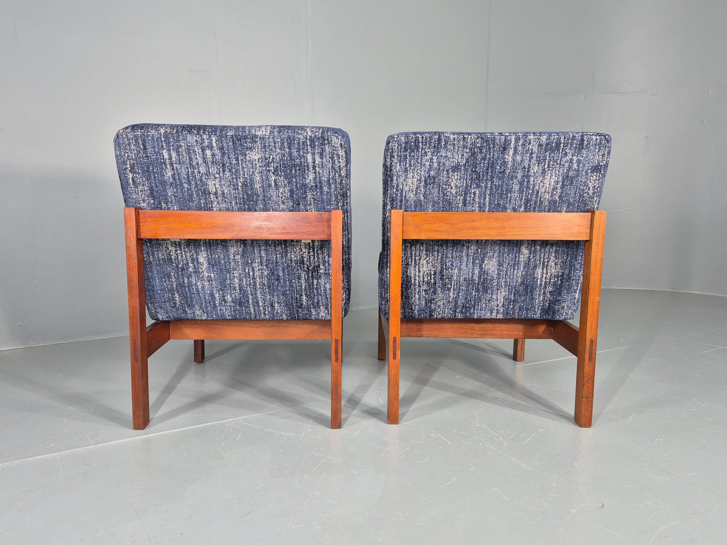 2 Vintage Lounge Chairs 1960s Mid Century Design Teak Frame Guy Rogers EB11848