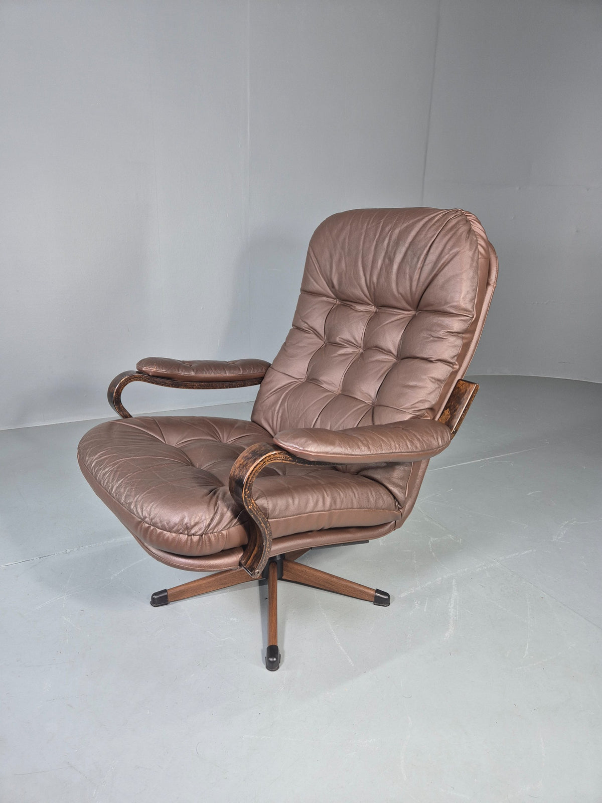 Vintage Danish Leather Swivel Based Lounge Chair 80s Retro Mid Century EB13086
