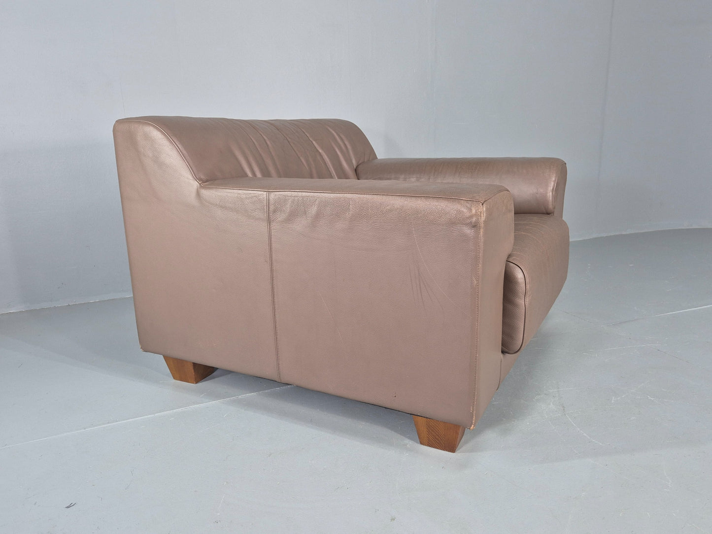 Modern Design Leather Armchair Taupe leather Upholstery Quality Build EB12479