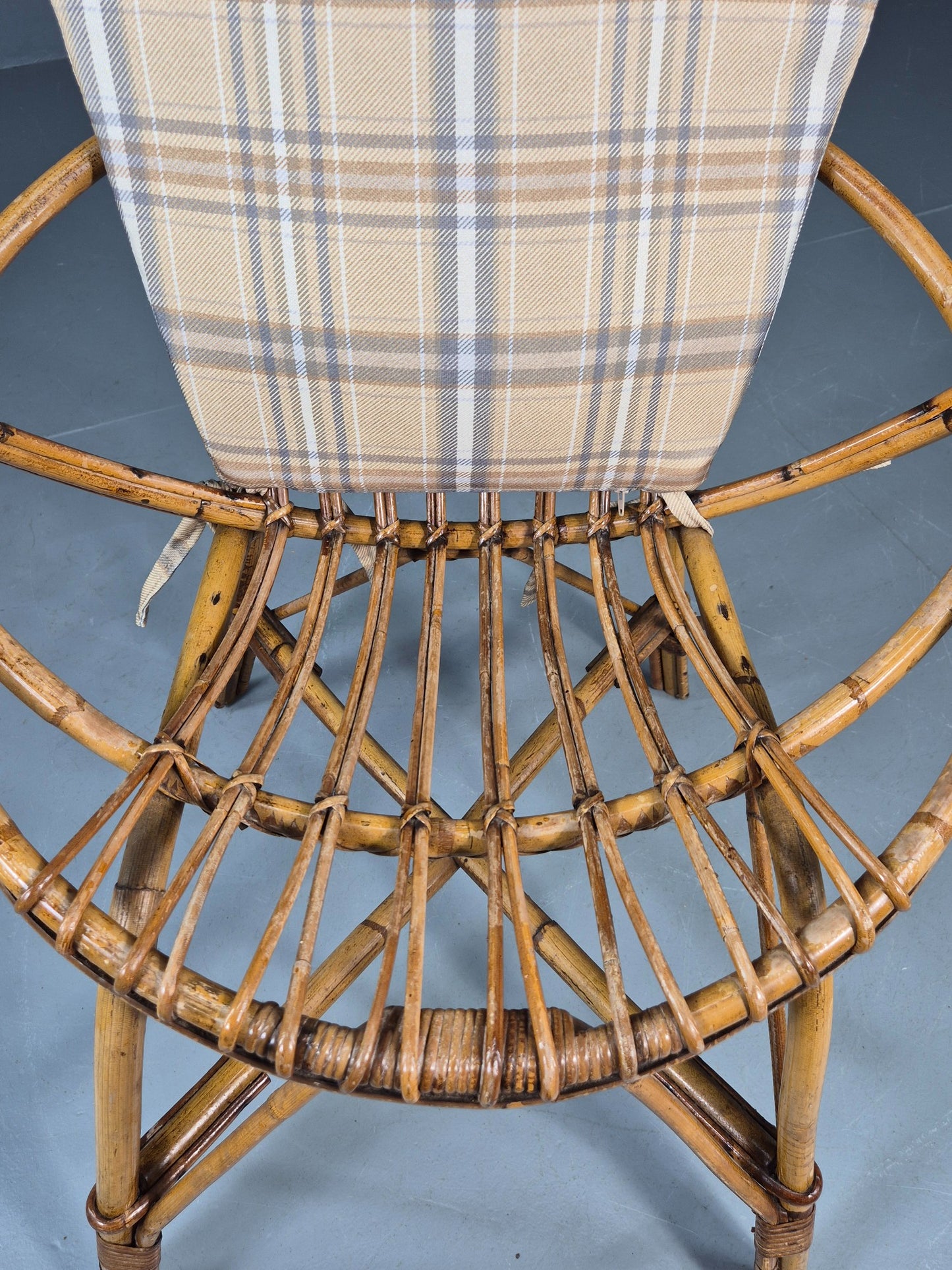 Vintage 1960s Cane Circle Tub Chair Tartan Cushion Retro EB10635