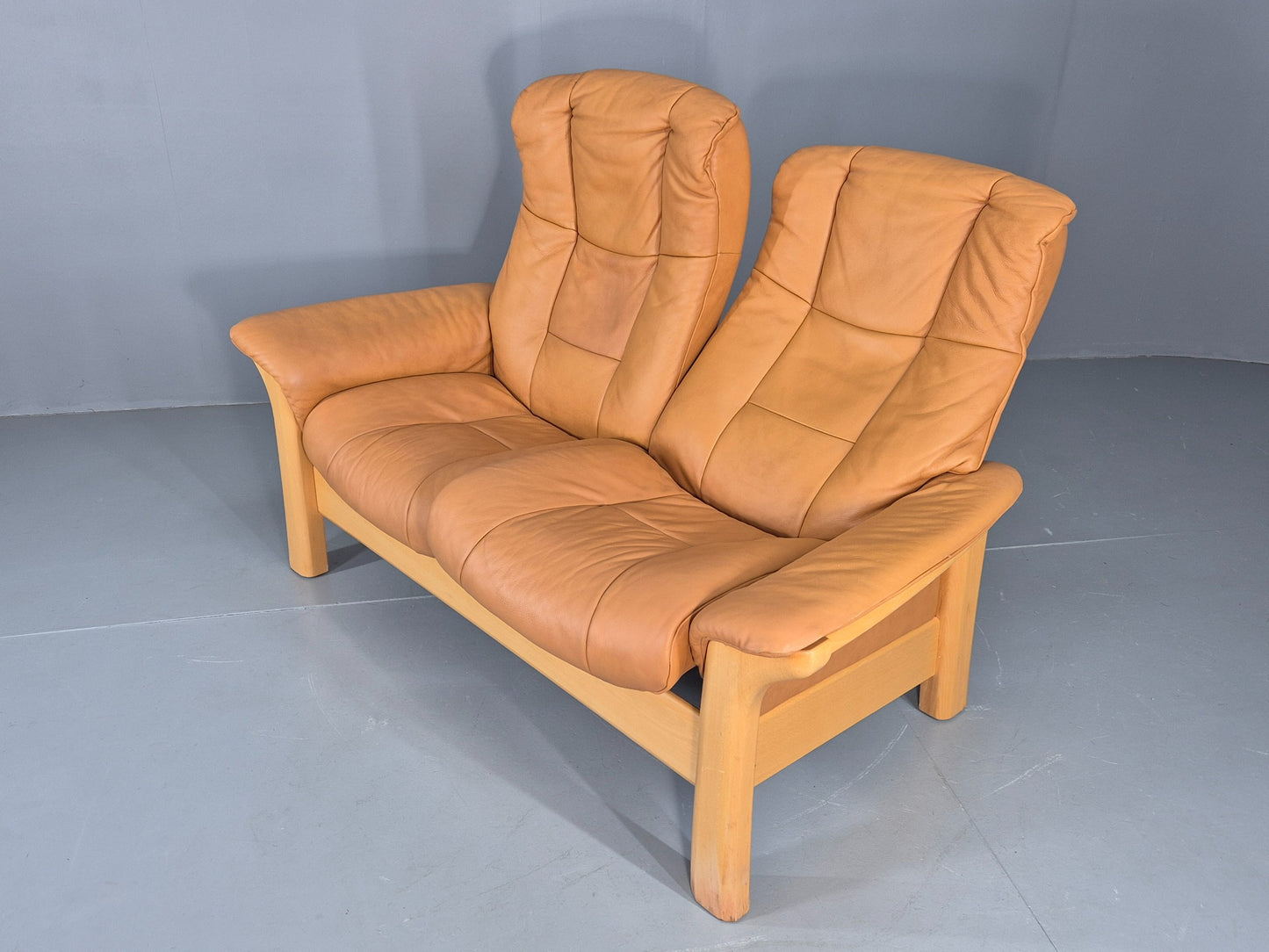 Vintage Stressless Windsor 2 seater Sofa Tan Leather Blonde Wood Frame Eb12590