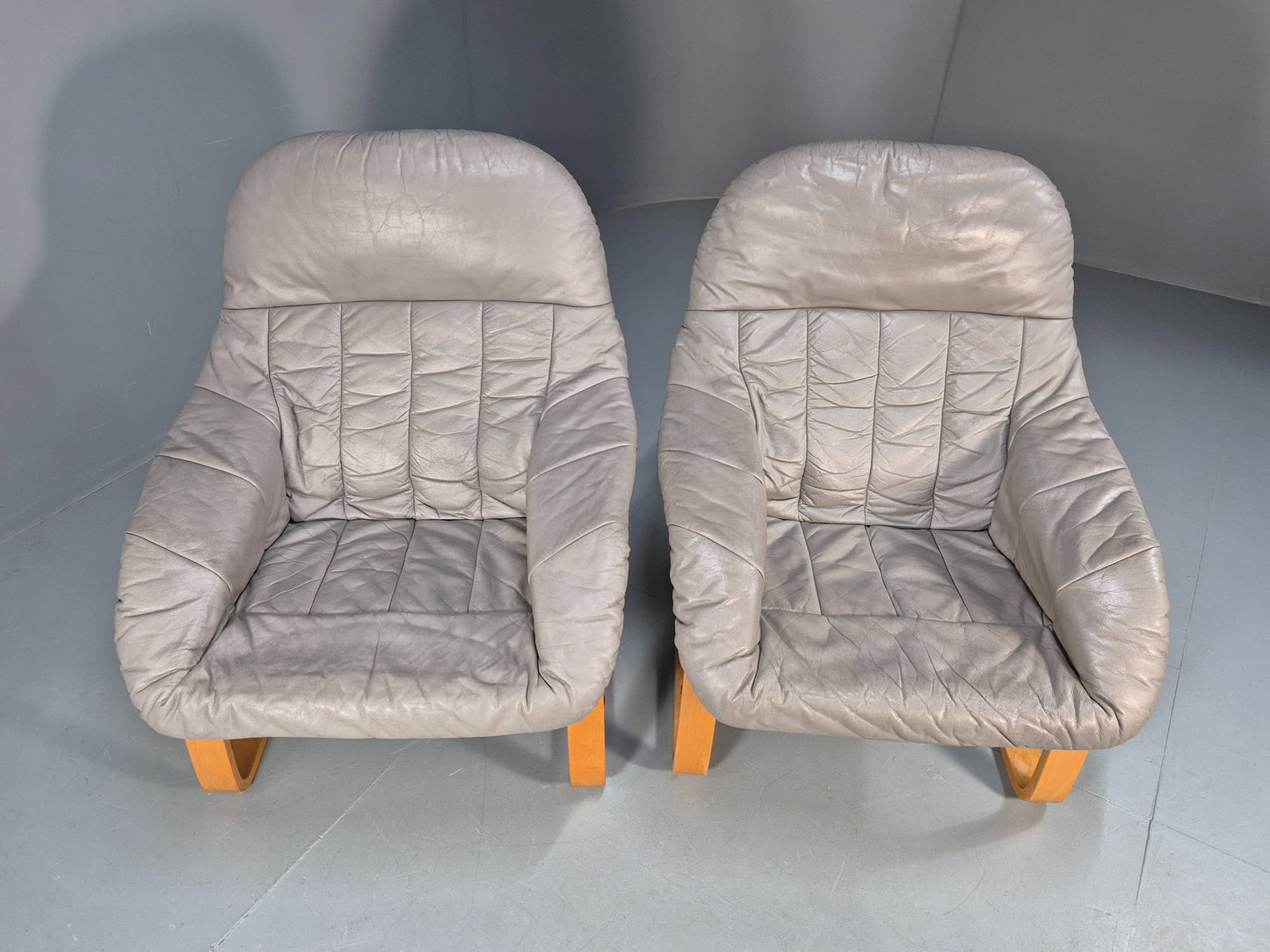 2 Vintage 1980s Leather Lounge Chairs Bentwood Frames Danish Retro MCM EB09253