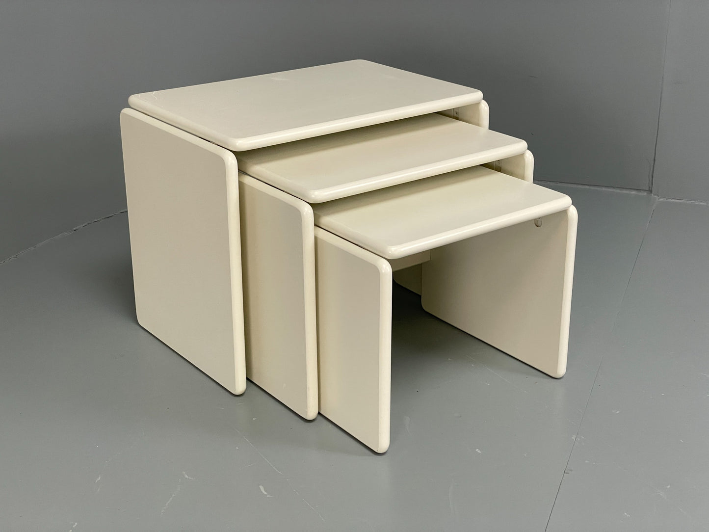 Vintage Nesting Tables White Retro Italian Side Tables 3 Curved EB12617