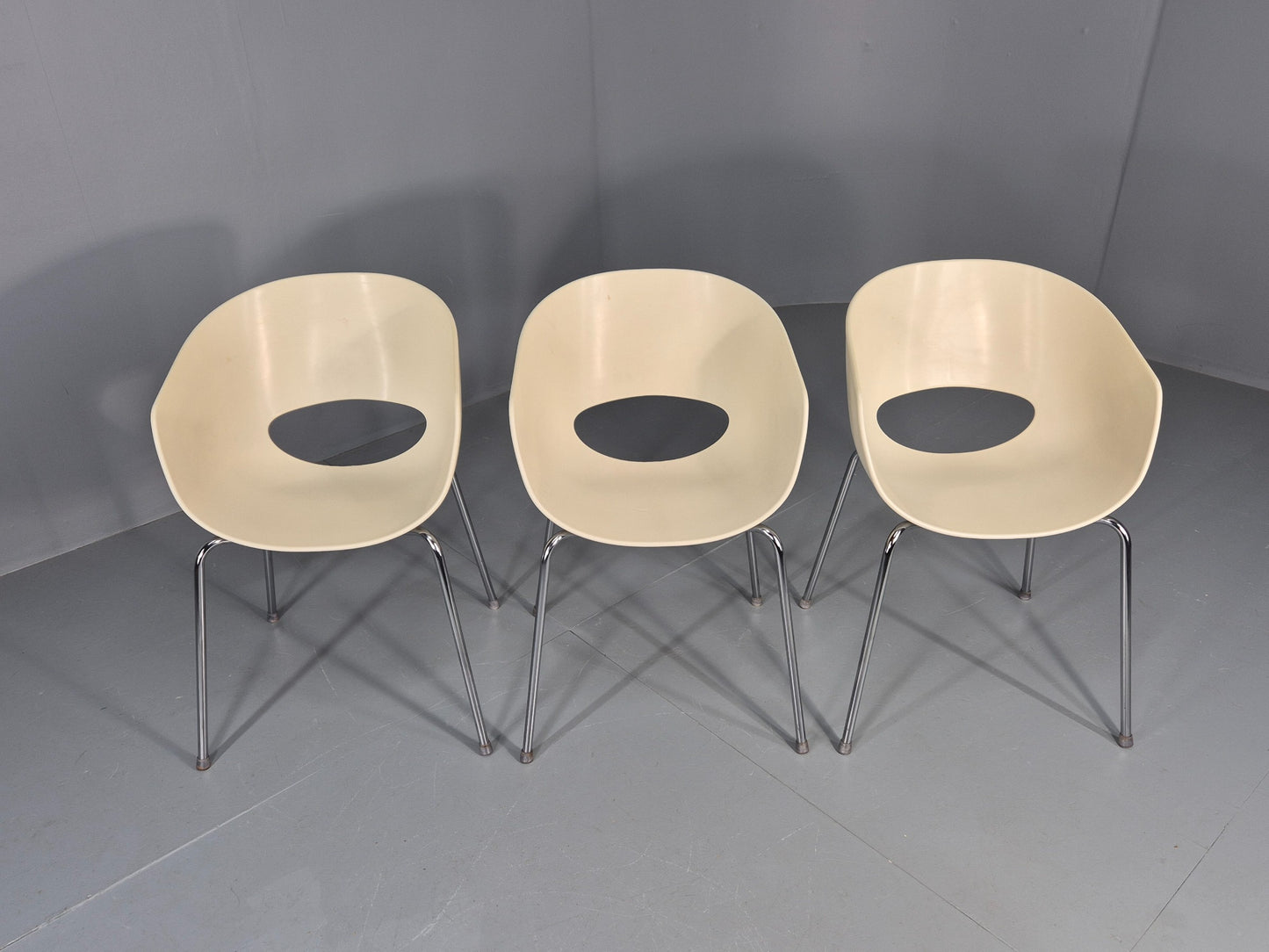 3 Vintage Orbit Chairs Moulded Plastic and Chrome Modern Design EB12131