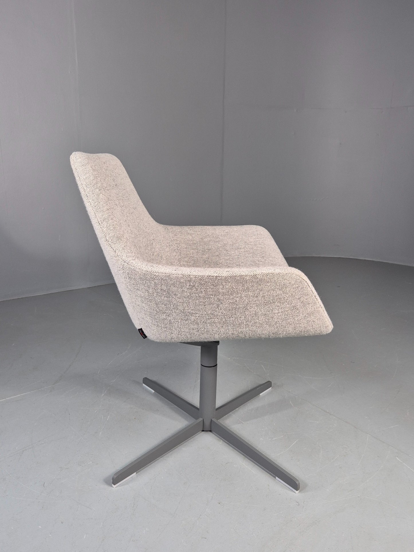 Vintage Swivel Tub Chair Hitch Mylius Modern Design Retro Cream EB12841