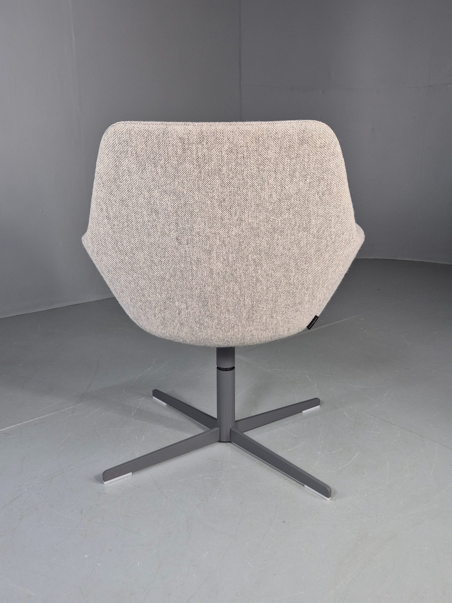 Vintage Swivel Tub Chair Hitch Mylius Modern Design Retro Cream EB12844