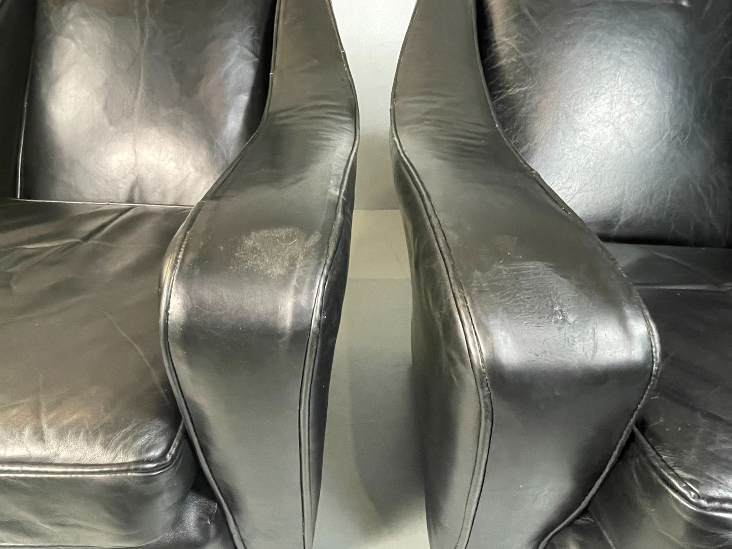 2 Vintage Mid Century Club Chairs Black Leather 1960s Retro EB04799