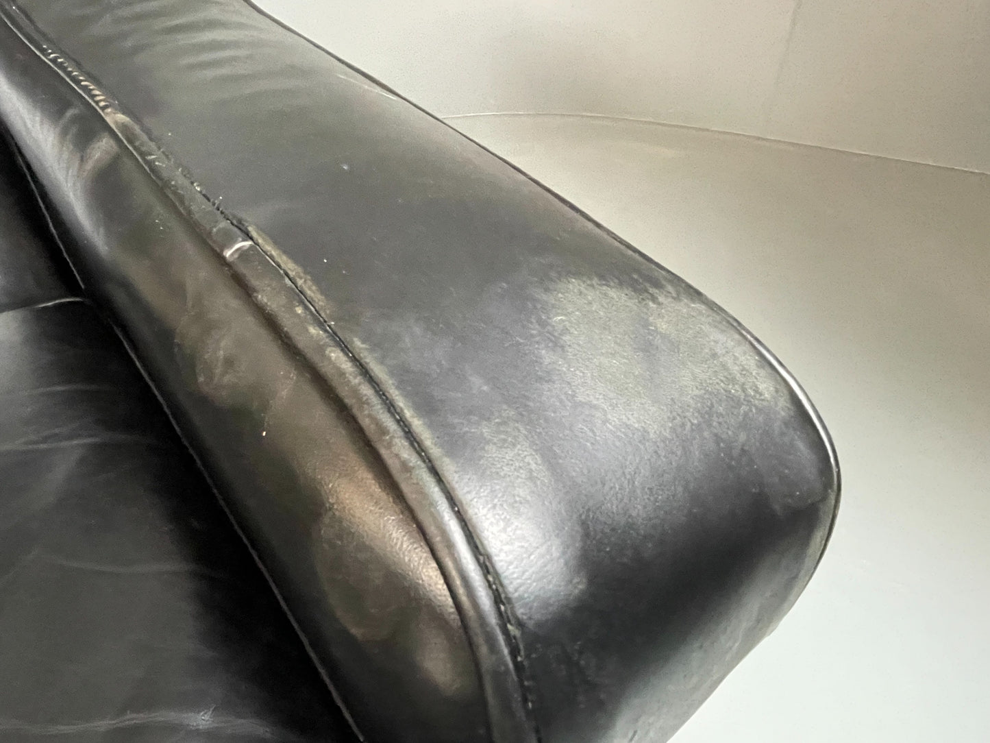 2 Vintage Mid Century Club Chairs Black Leather 1960s Retro EB04799