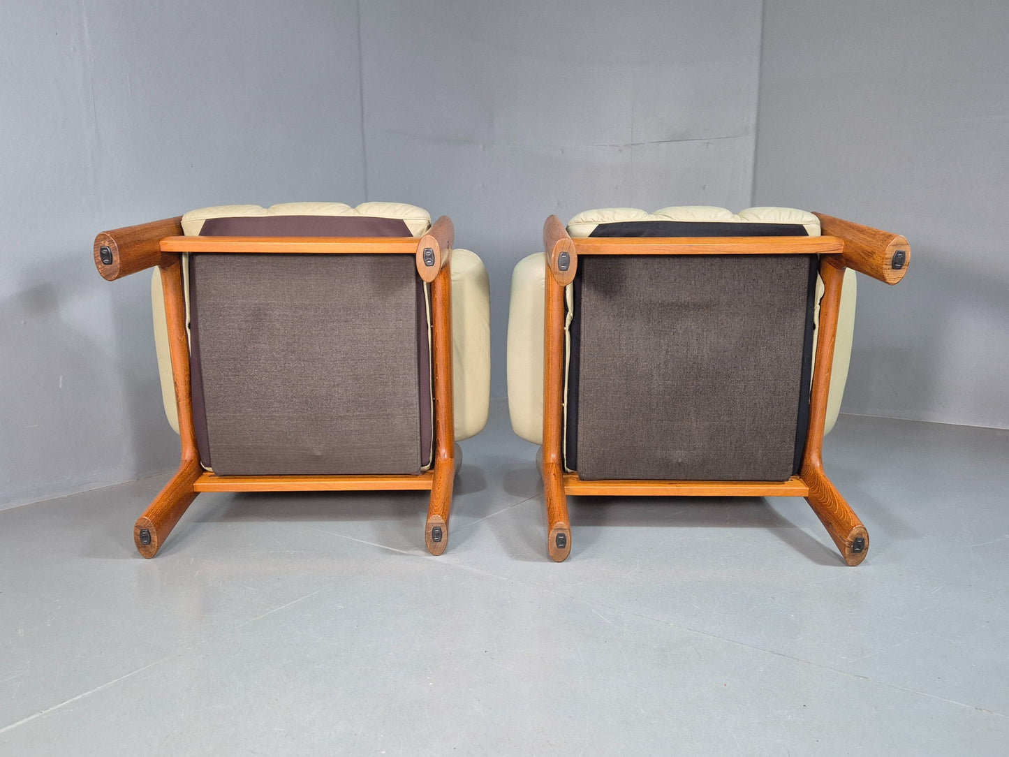 2 Vintage Ekornes Montana Lounge Chairs Teak Frames 1980s Retro MCM EB07995