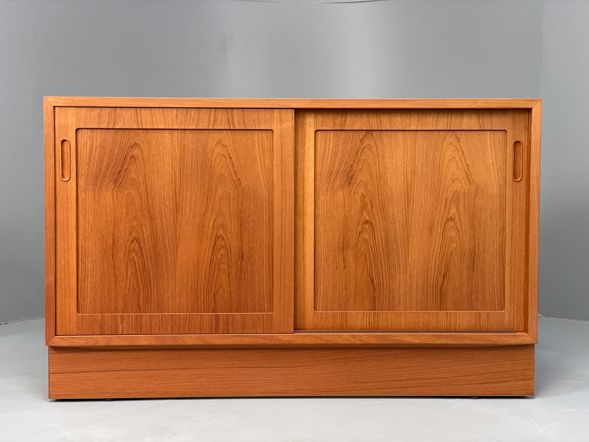 Vintage Hundevad Teak Sideboard Cabinet Danish Mid Century 1960s Shelves EB13103