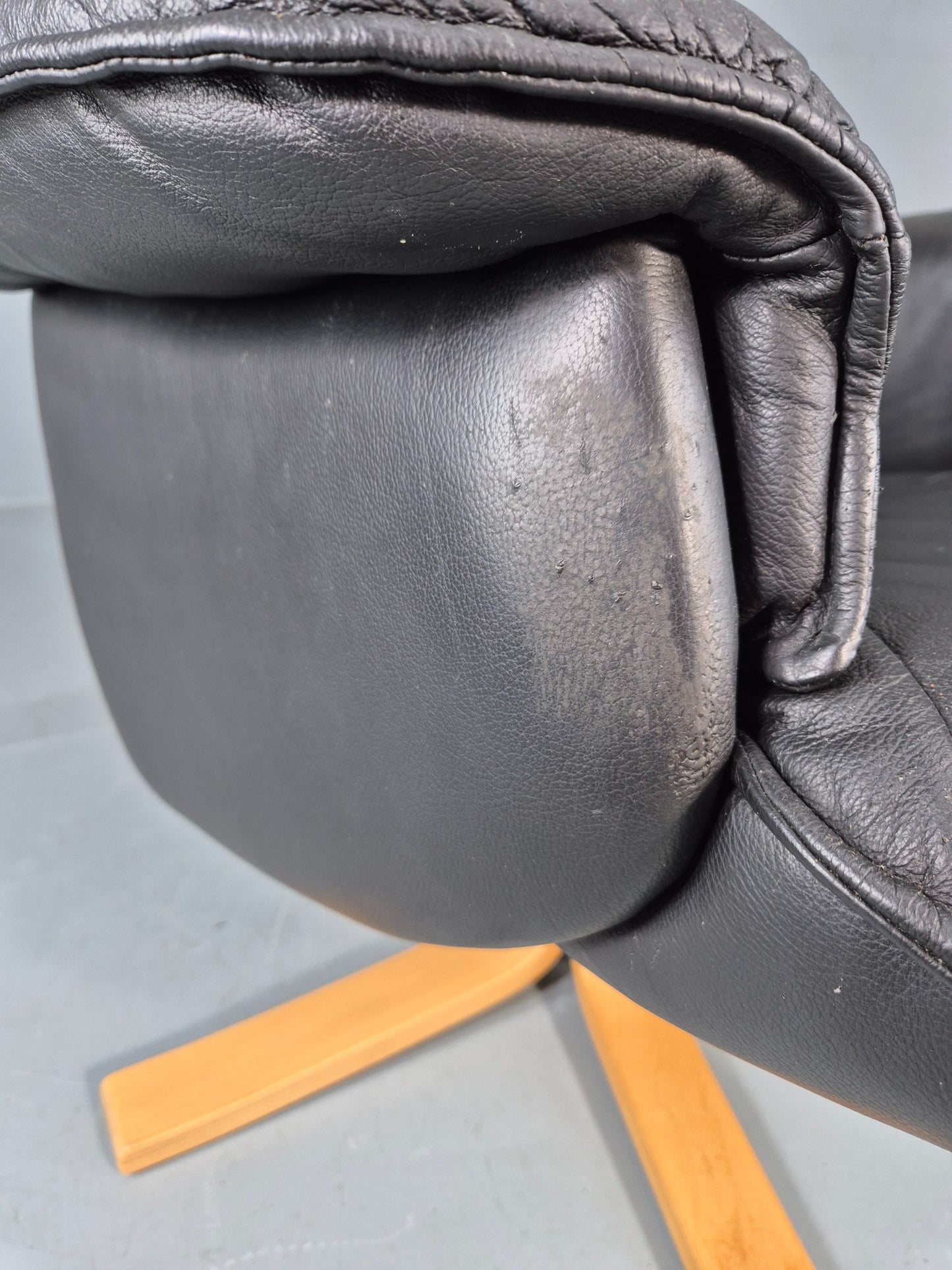 Vintage Leather Swivel Recline Armchair Black 1980s Design Retro EB12313