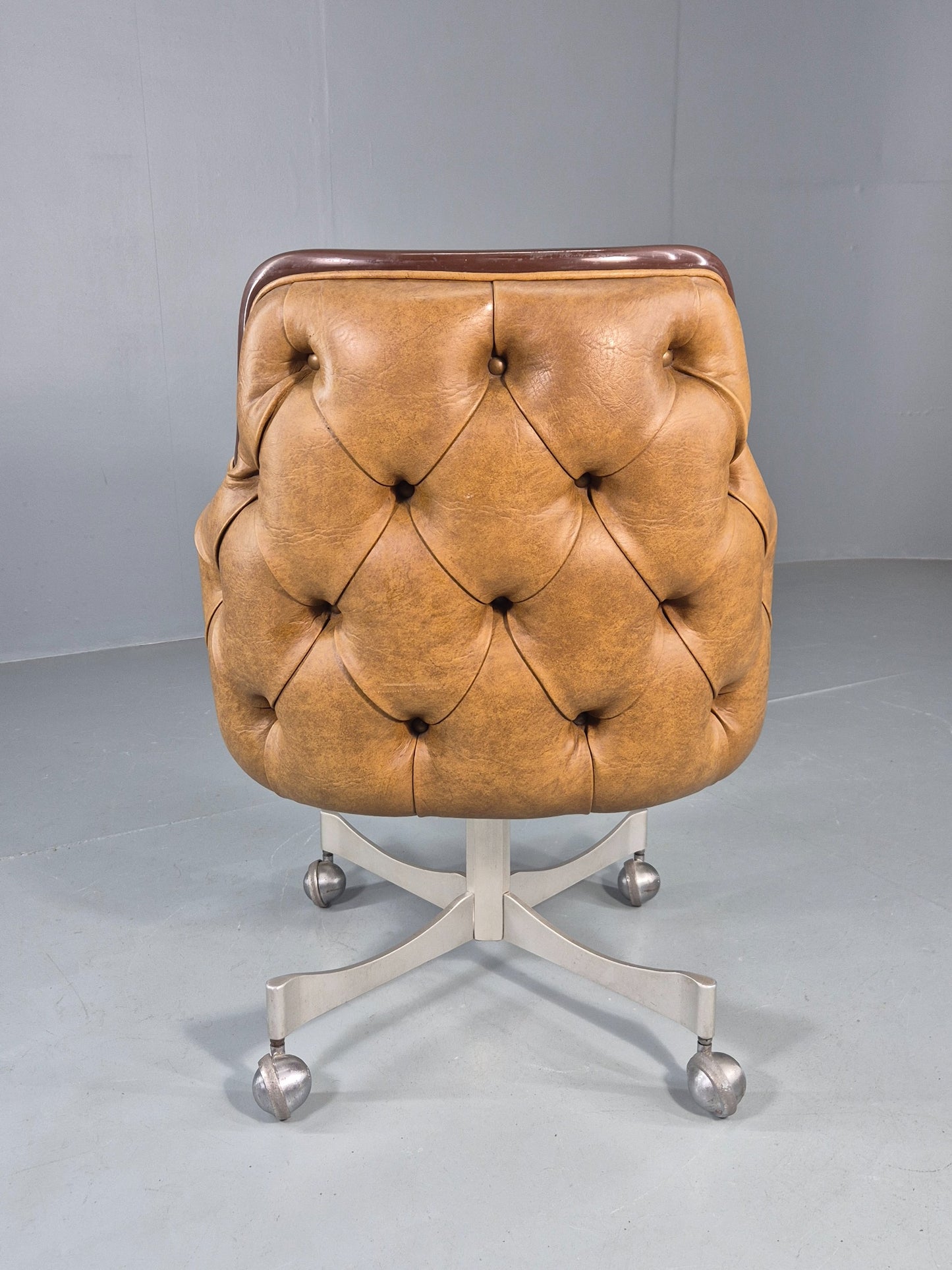 Vintage 1970s Office Chair Light Tan Vinyl Swivel Base Gasser Inc. Retro EB12159