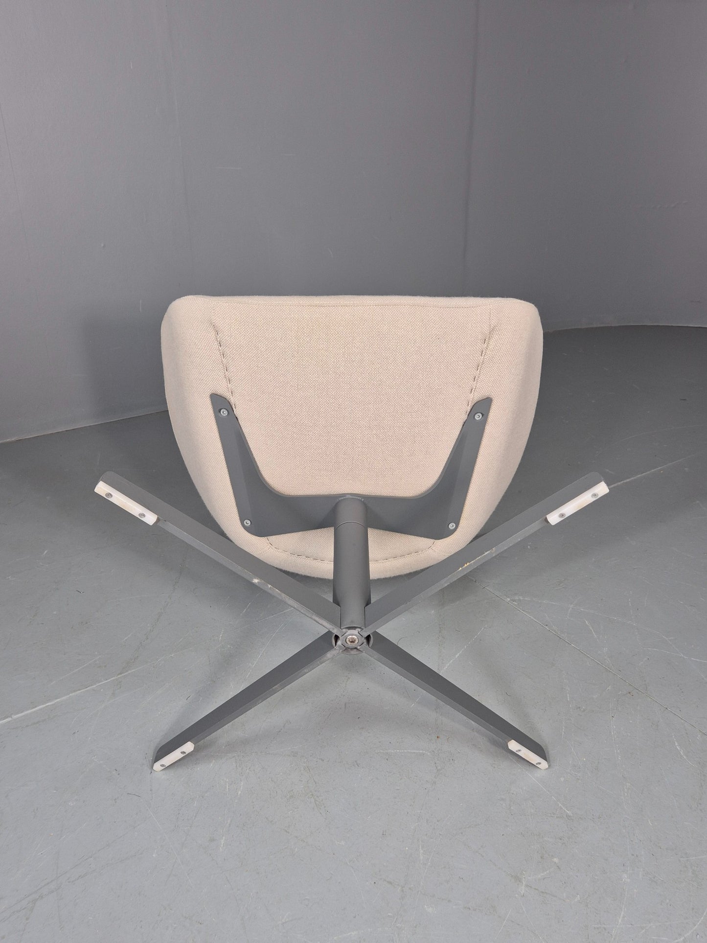 Vintage Swivel Tub Chair Hitch Mylius Modern Design Retro Cream EB12851