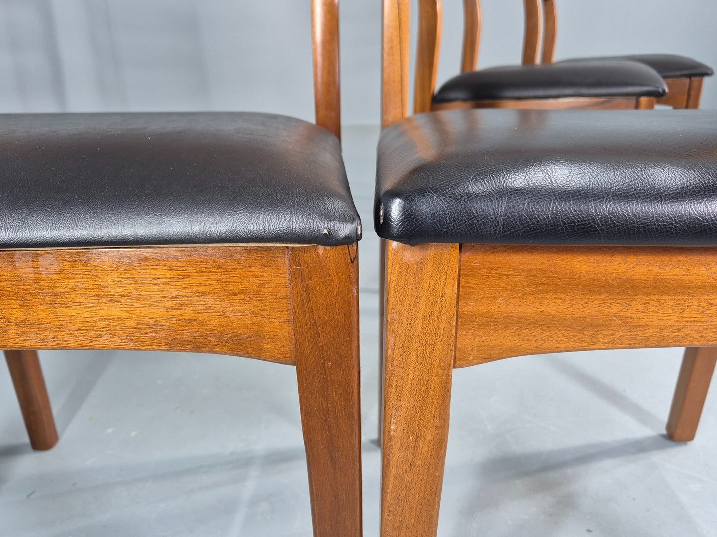 4 Vintage Teak Dining Chairs 1960s Mid CEntury Retro Black Vinyl EB12189