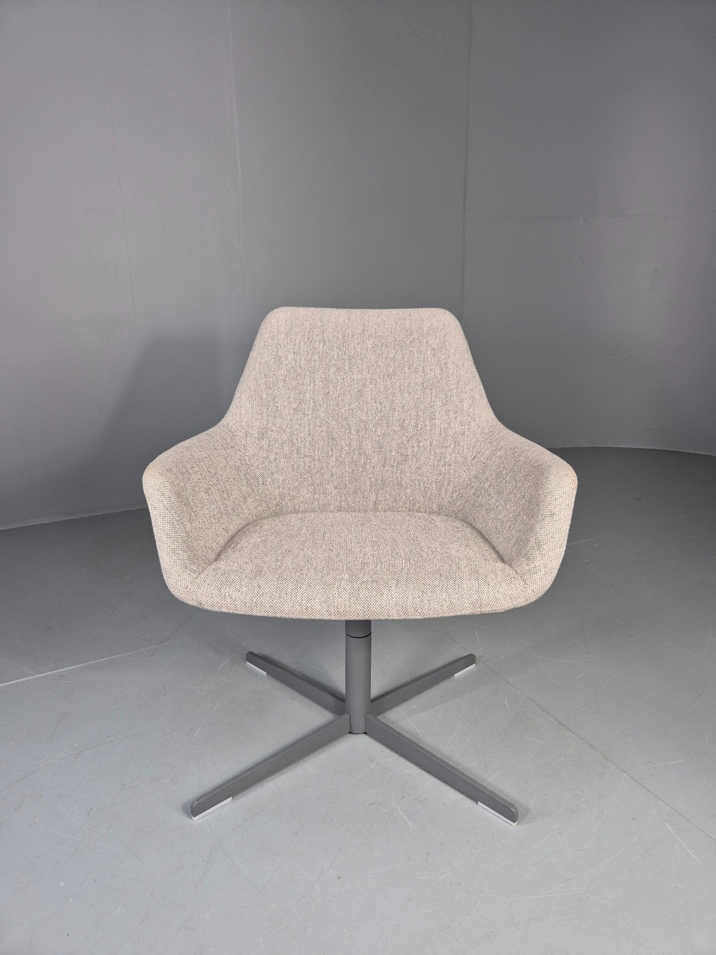 Vintage Swivel Tub Chair Hitch Mylius Modern Design Retro Cream  EB12843