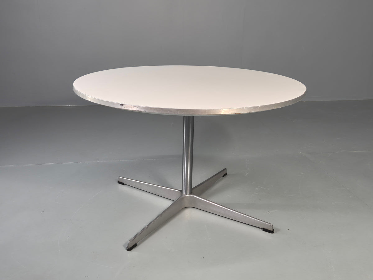 Vintage Fritz Hansen Circular Occasional Table Arne Jacobsen Design EB13003