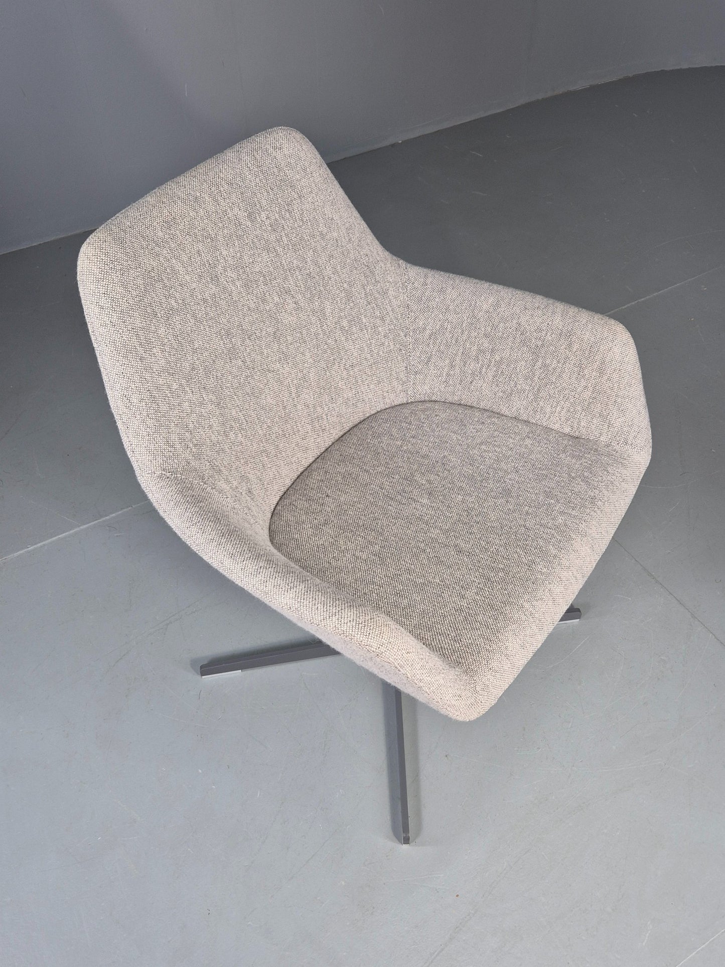 Vintage Swivel Tub Chair Hitch Mylius Modern Design Retro Cream EB12844