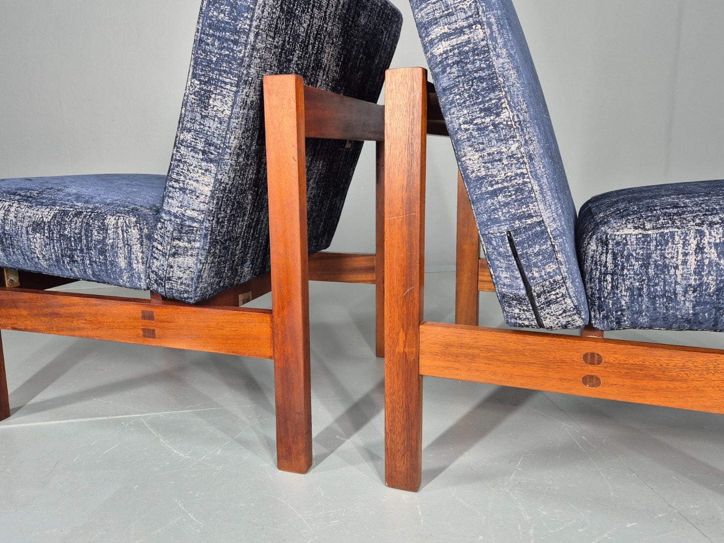 2 Vintage Lounge Chairs 1960s Mid Century Design Teak Frame Guy Rogers EB11848