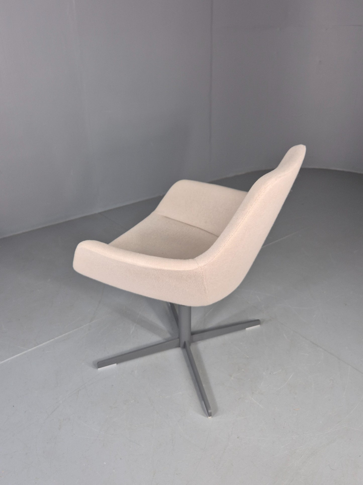 Vintage Swivel Tub Chair Hitch Mylius Modern Design Retro Cream EB12846