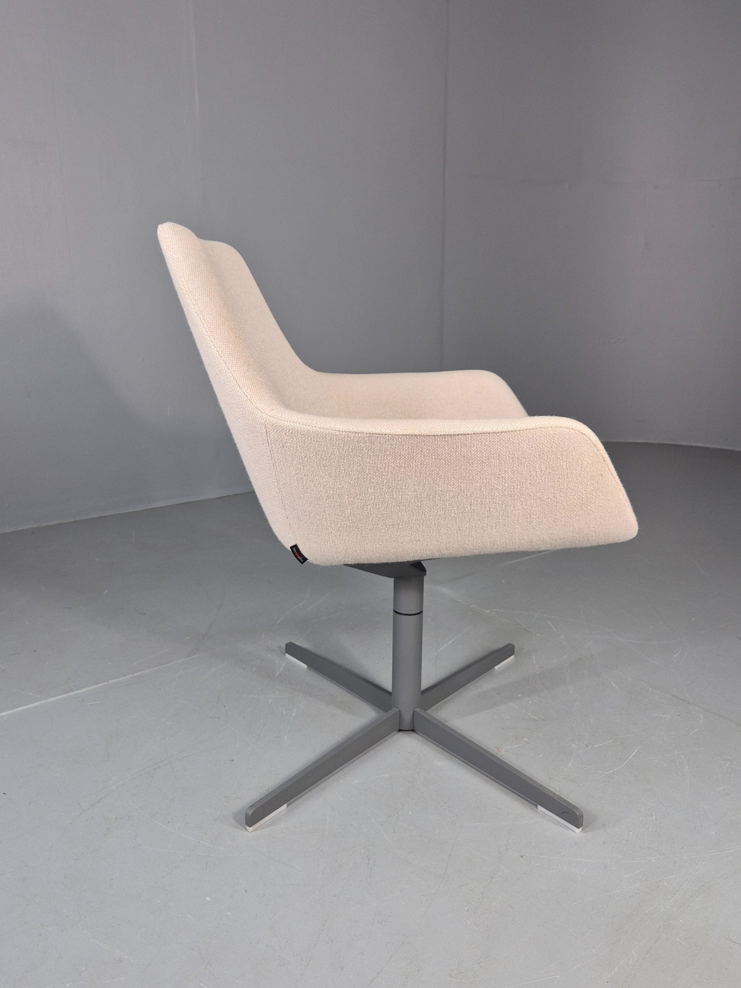 Vintage Swivel Tub Chair Hitch Mylius Modern Design Retro Cream EB12846