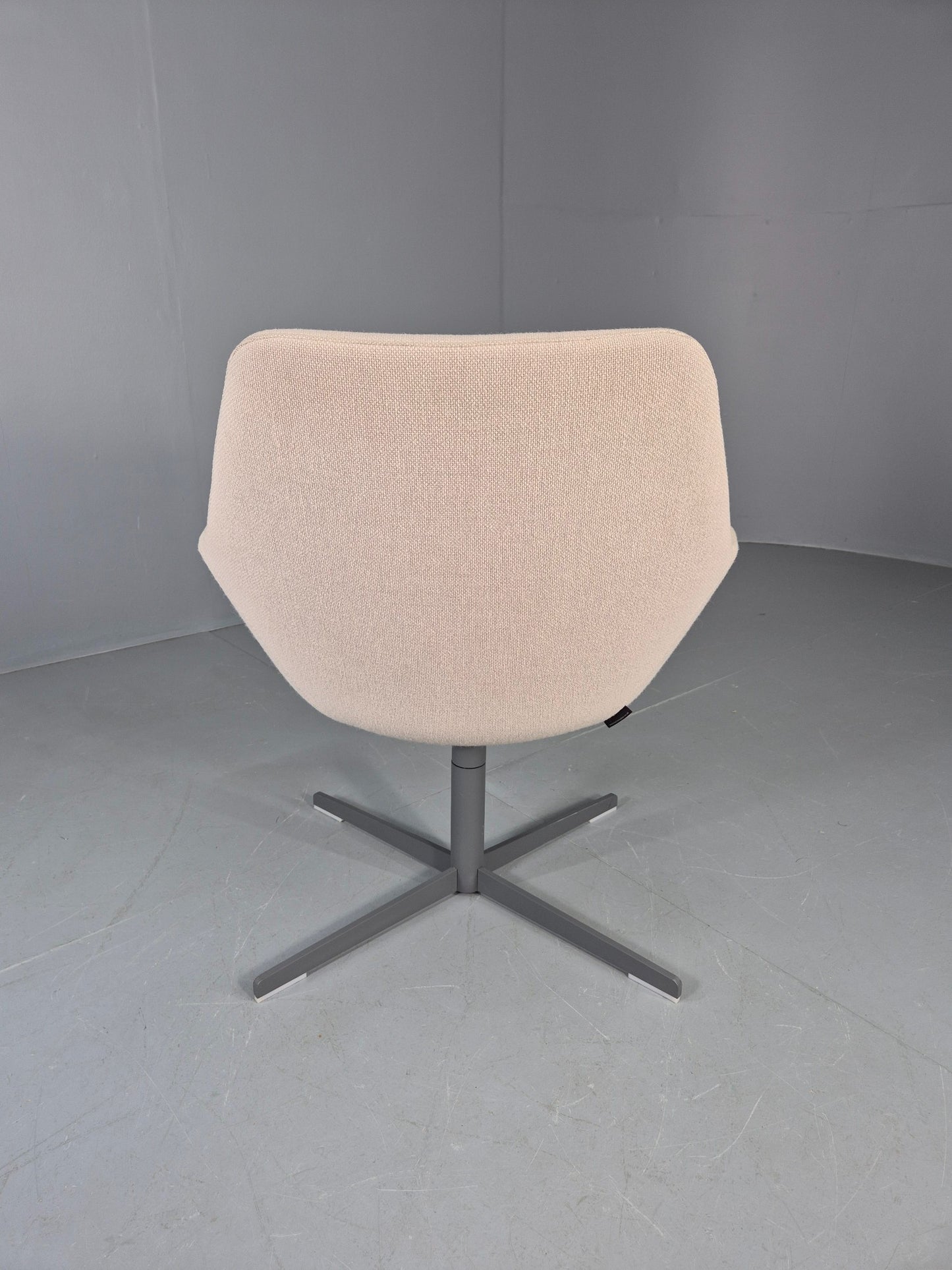 Vintage Swivel Tub Chair Hitch Mylius Modern Design Retro Cream EB12847