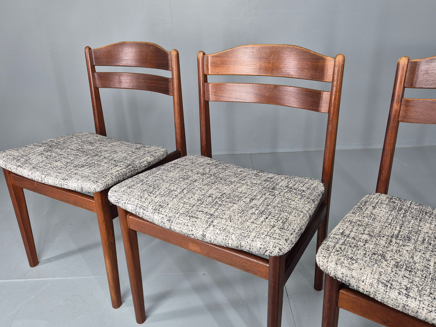 Set of four dining chairs with silver and deep blue seat pads EB11892