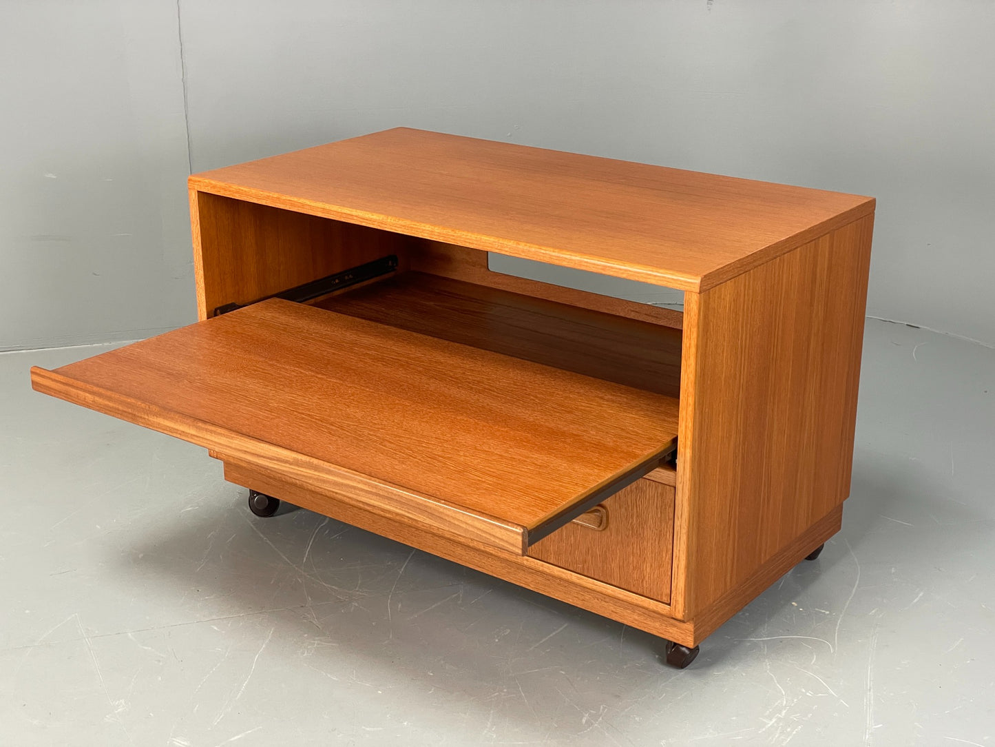 Vintage Teak Media Unit G Plan 1970s Sliding Shelf TV Unit EB12069