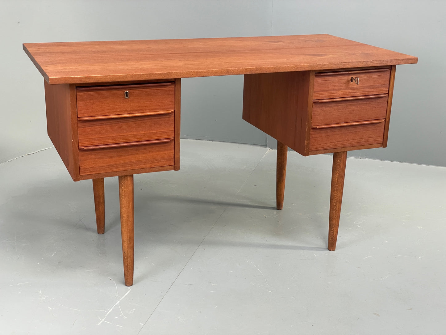 Vintage Danish Teak Desk Mid Century Retro Drawers Beech Legs EB12334