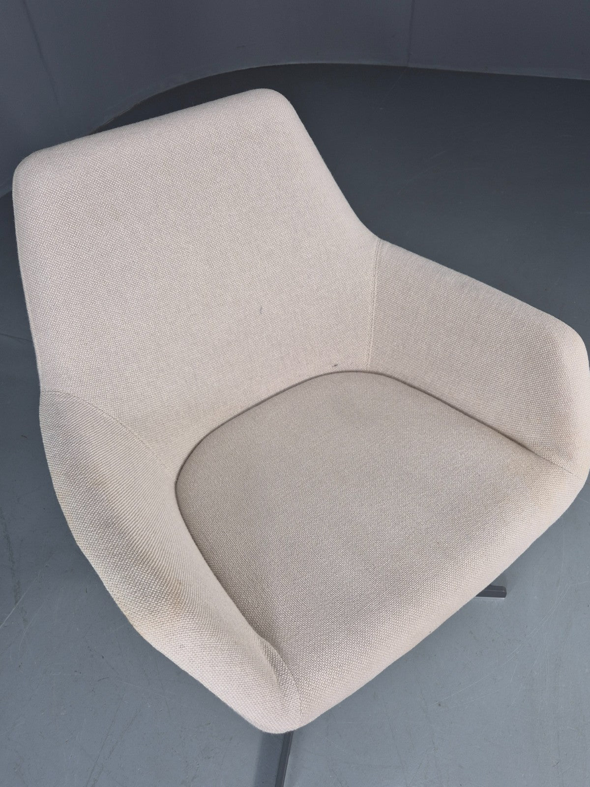 Vintage Swivel Tub Chair Hitch Mylius Modern Design Retro Cream EB12851