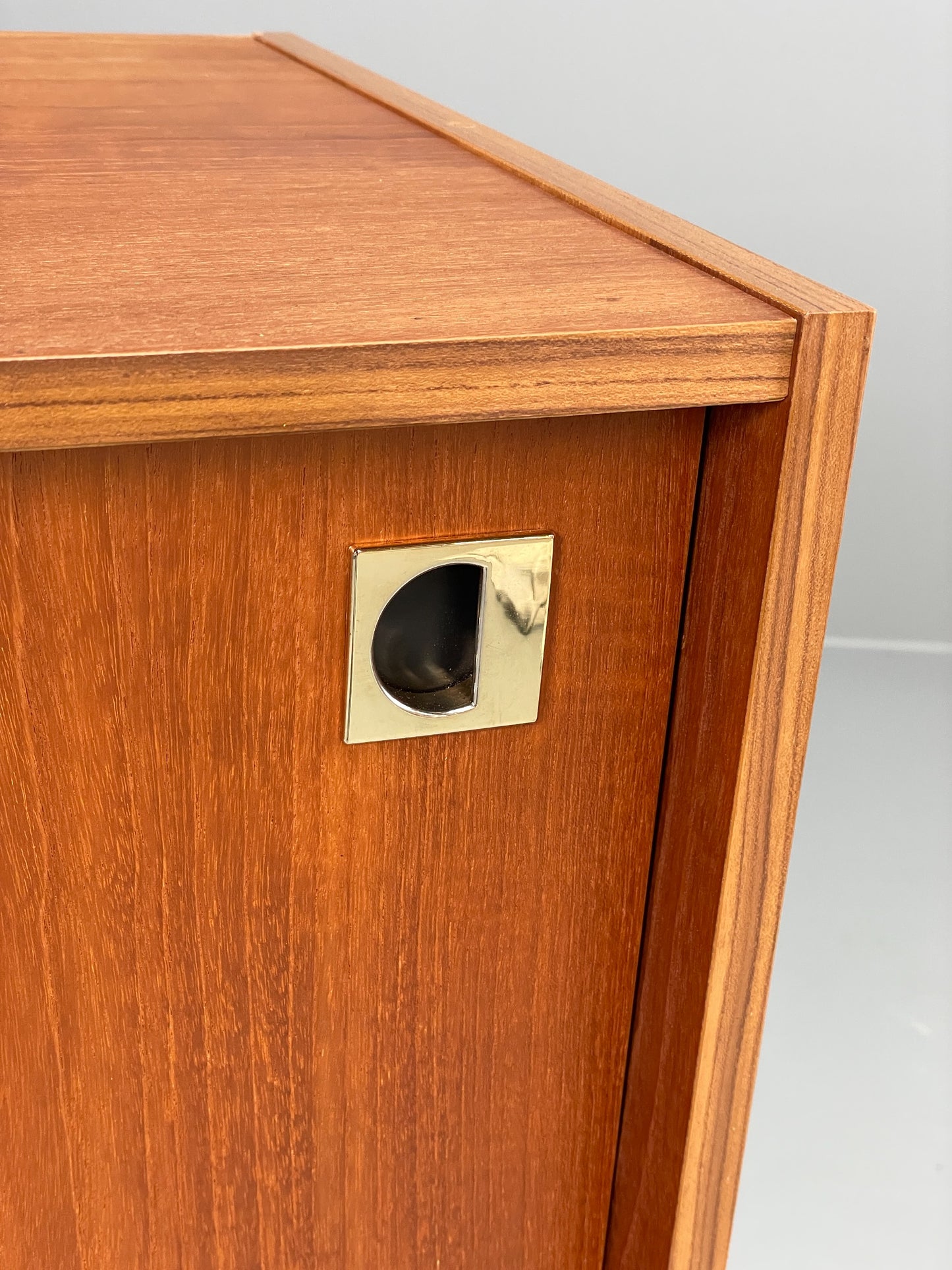 Vintage 1970s Teak Cabinet Sliding Doors Retro Handles Shelving EB11503