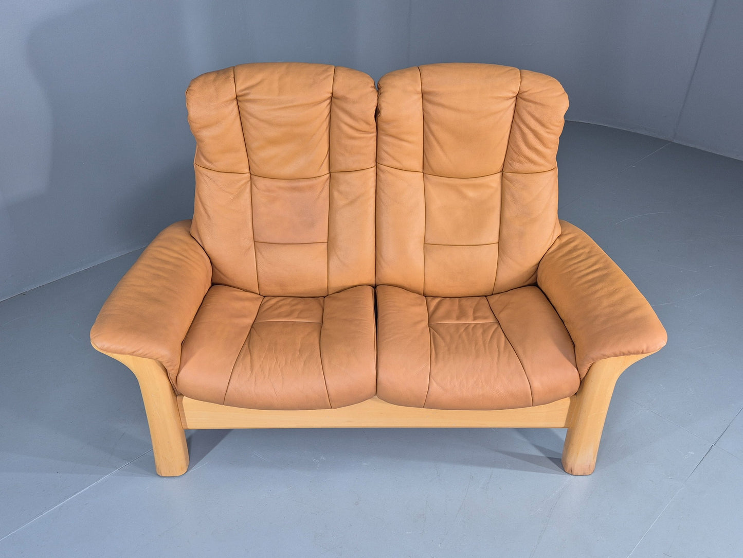 Vintage Stressless Windsor 2 seater Sofa Tan Leather Blonde Wood Frame Eb12590