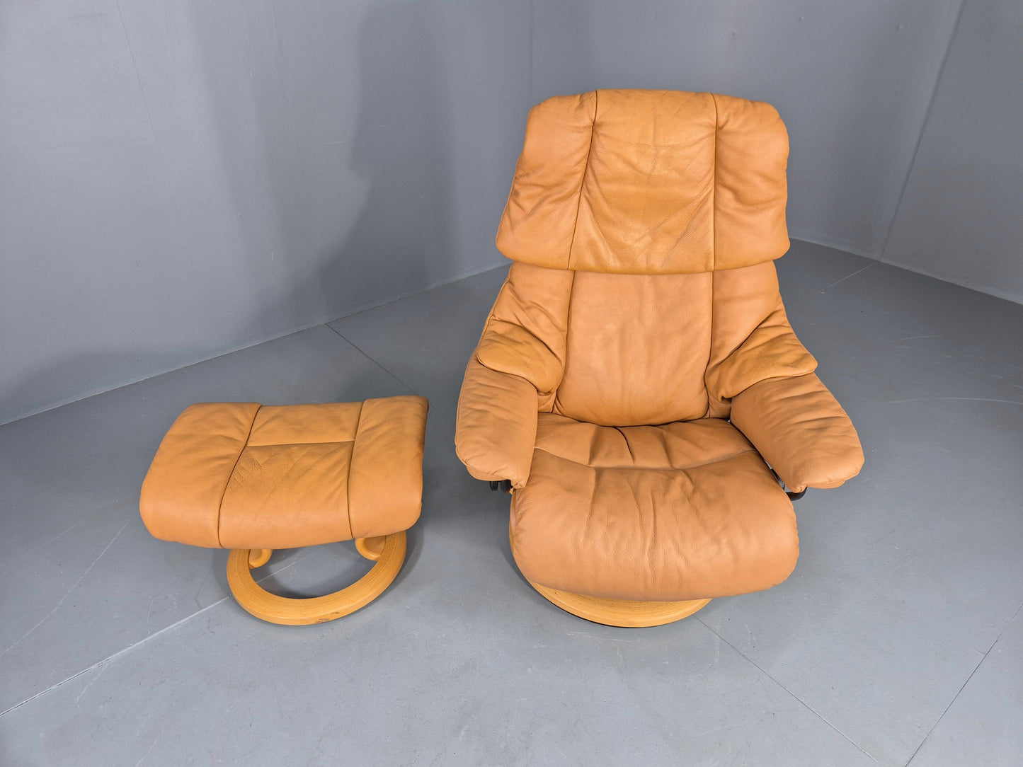 Vintage Stressless Reno Armchair with Matching Footstool Swivel Recline EB12589